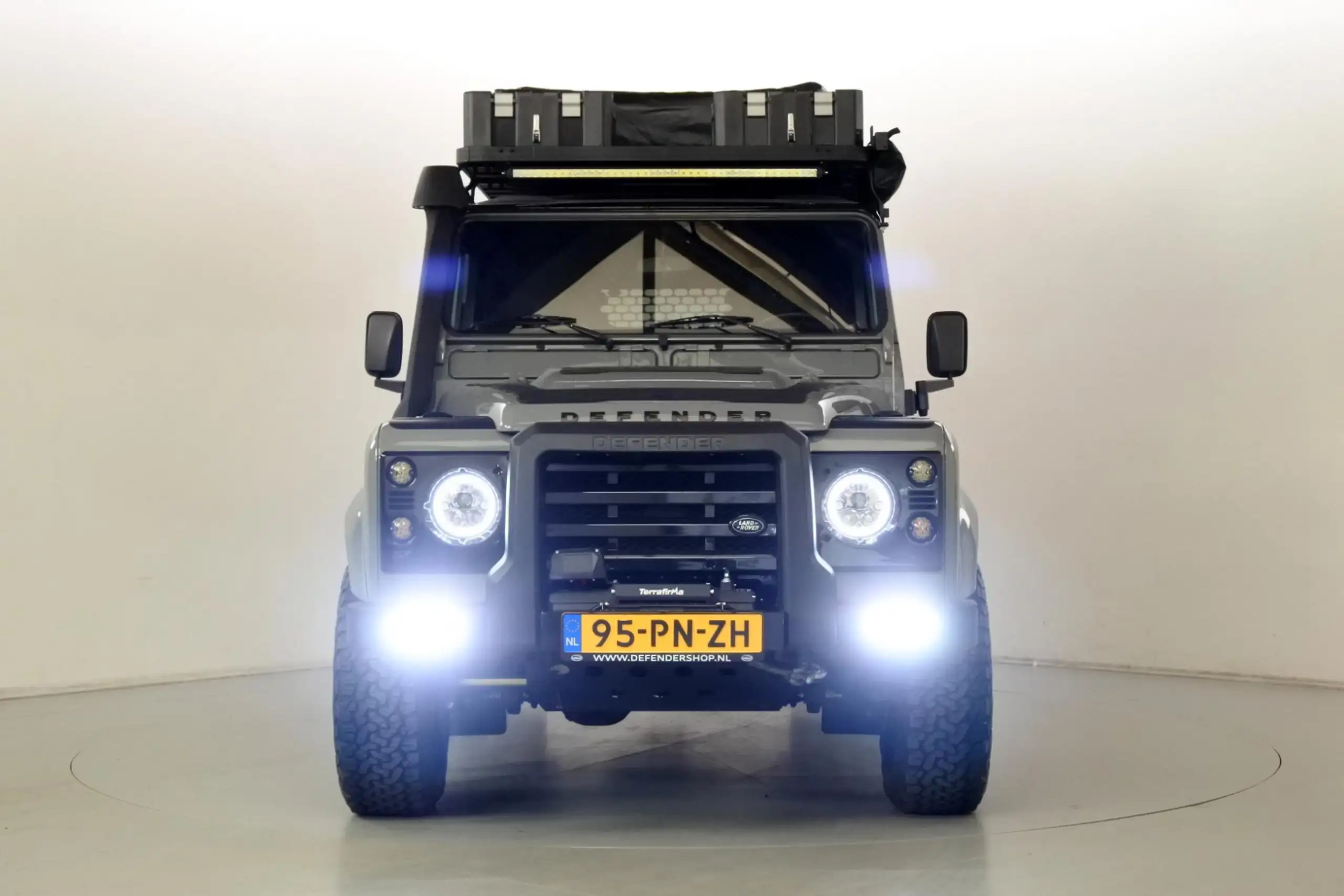 Land Rover - Defender