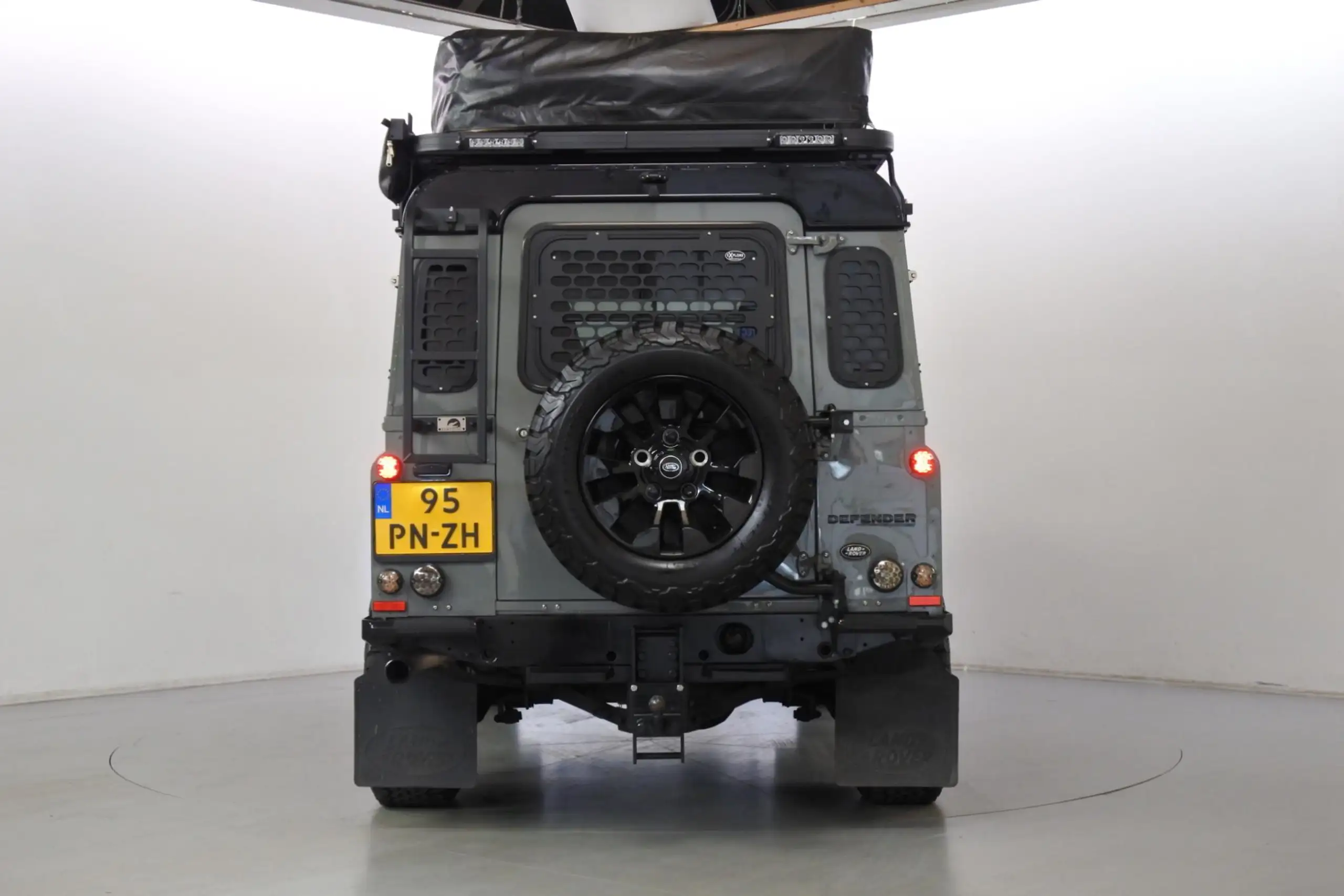 Land Rover - Defender