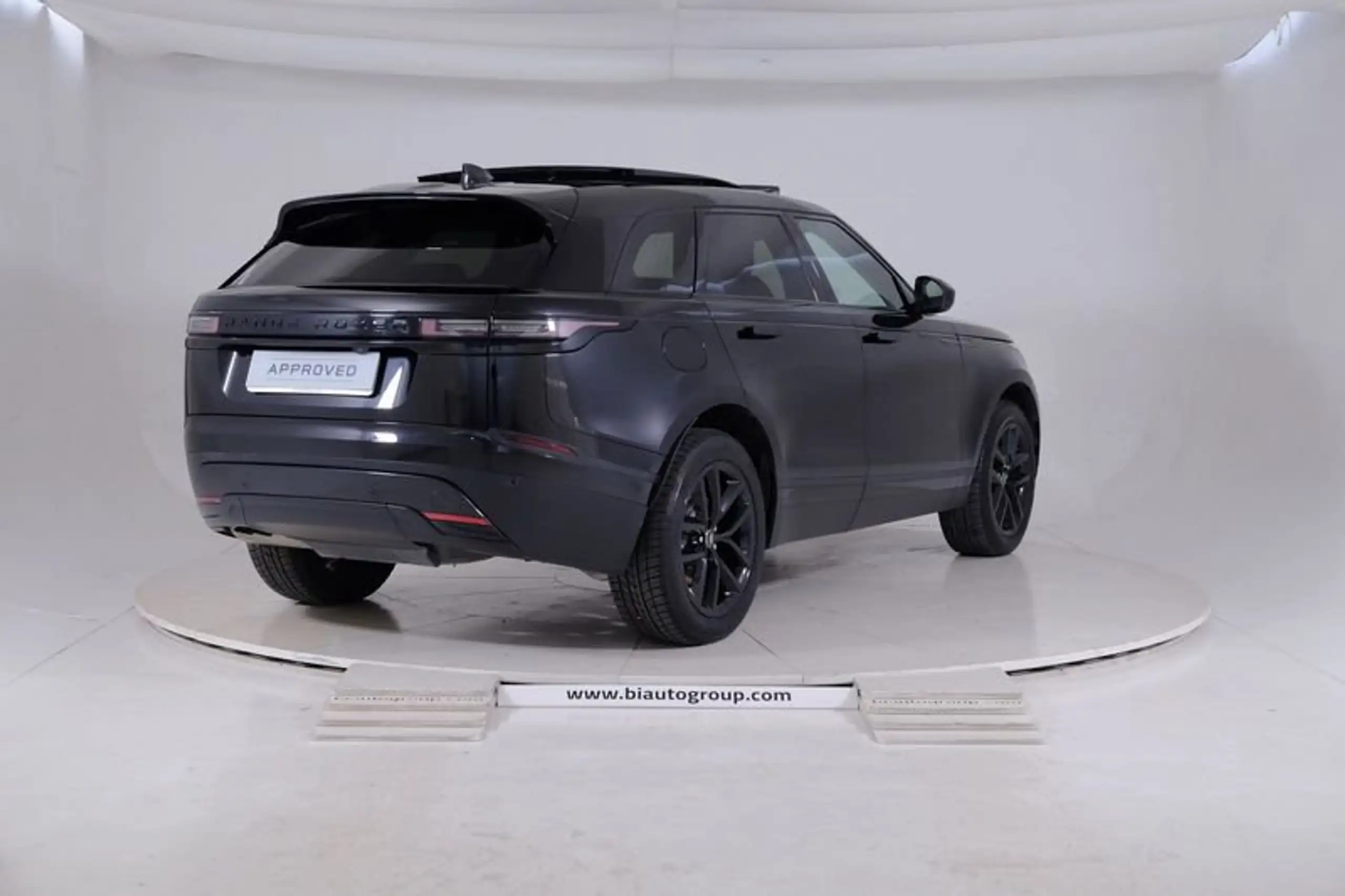 Land Rover - Range Rover Velar