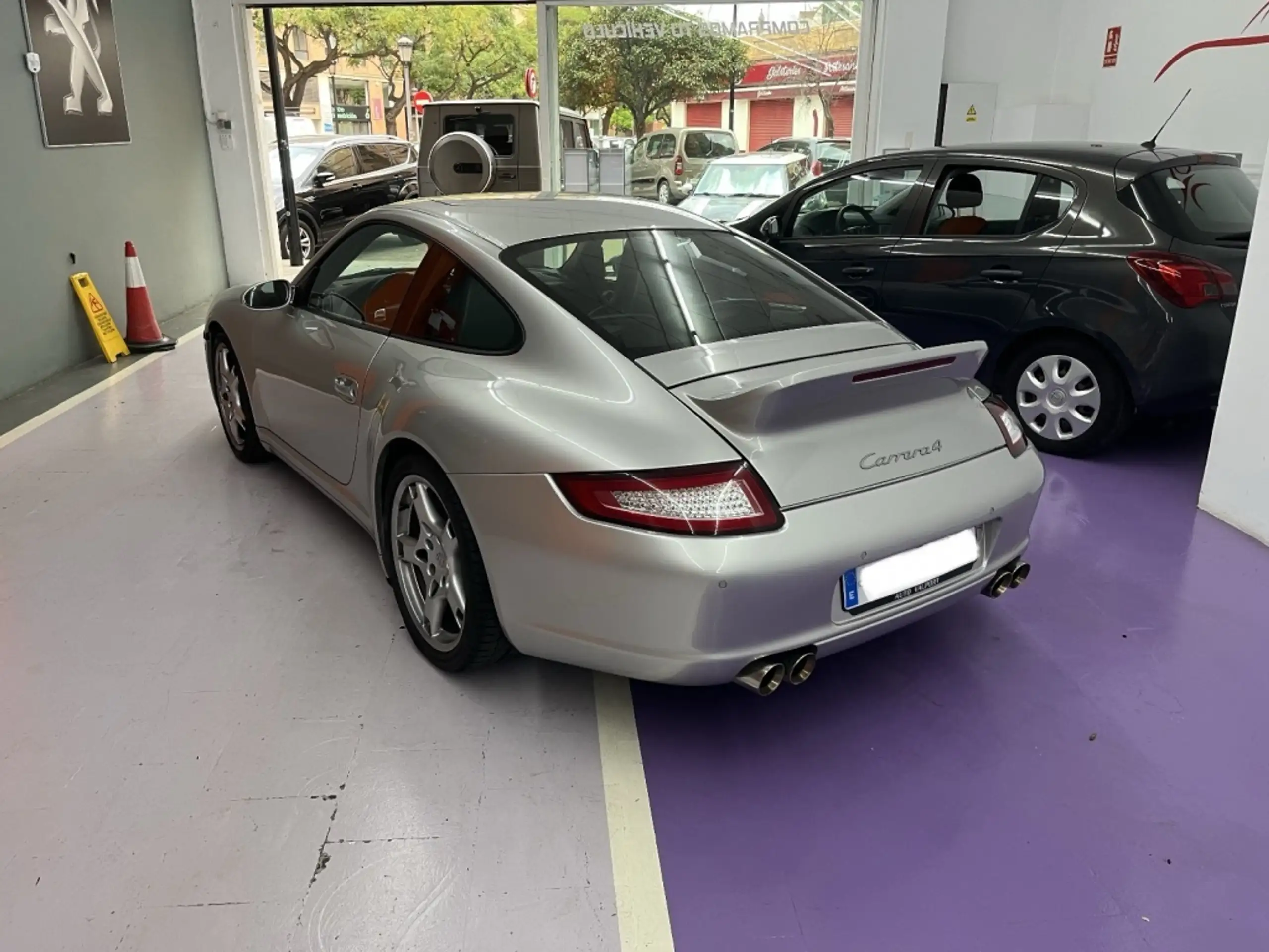 Porsche - 911