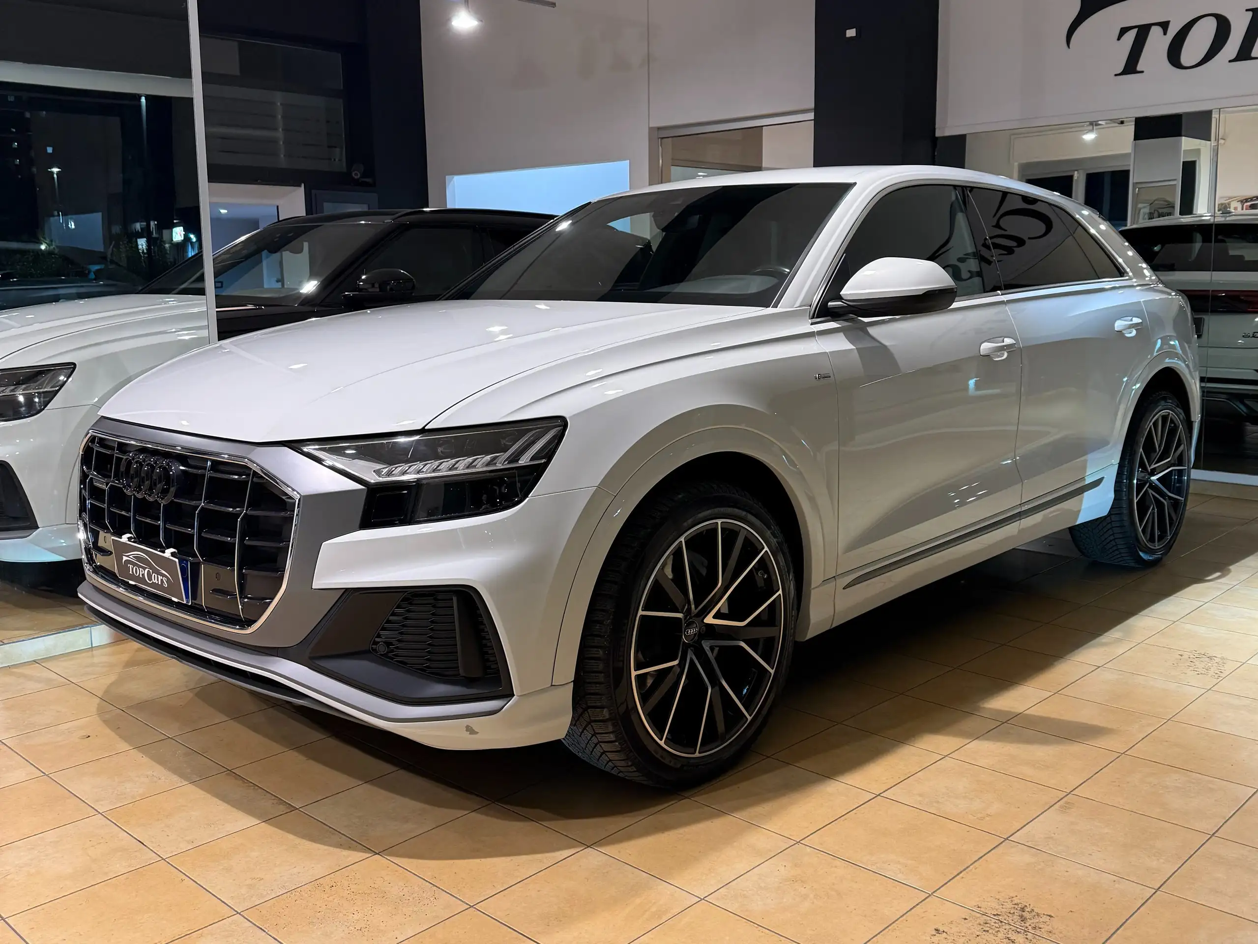 Audi - Q8