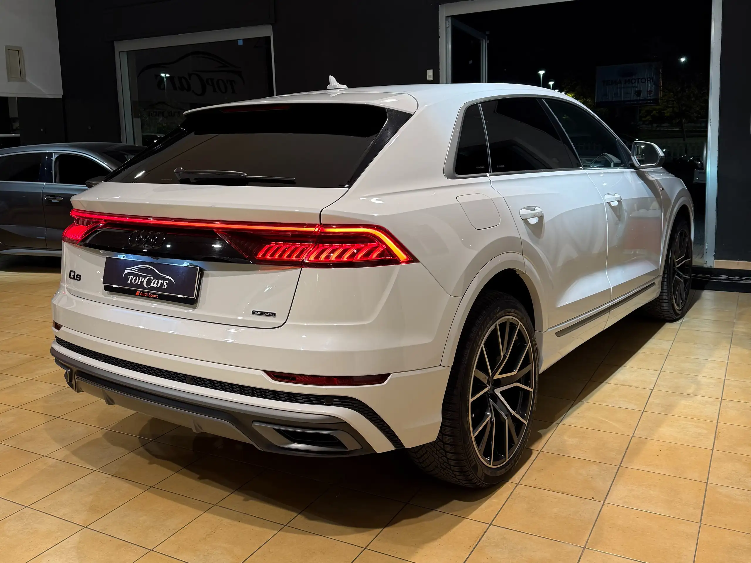 Audi - Q8