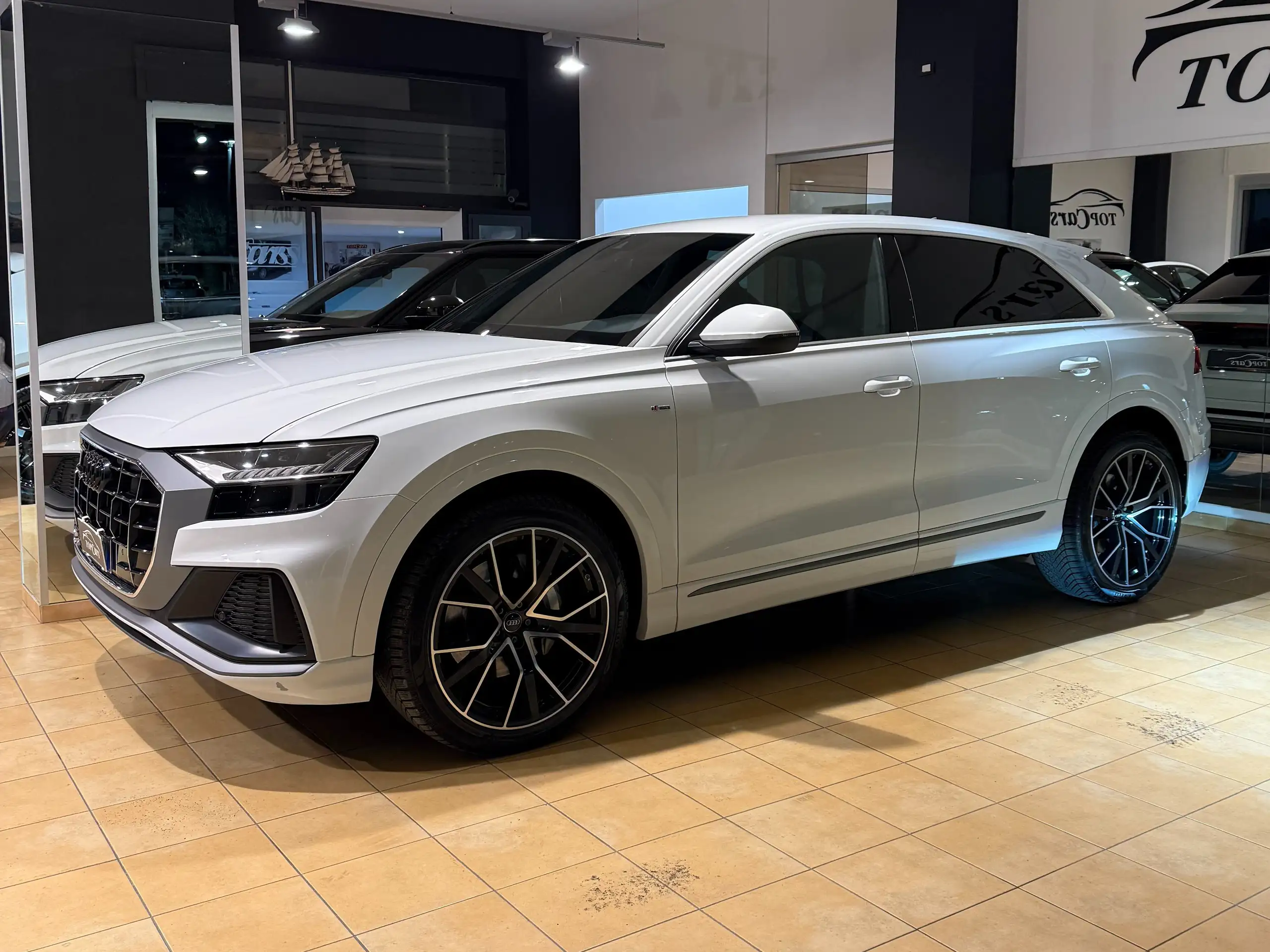 Audi - Q8