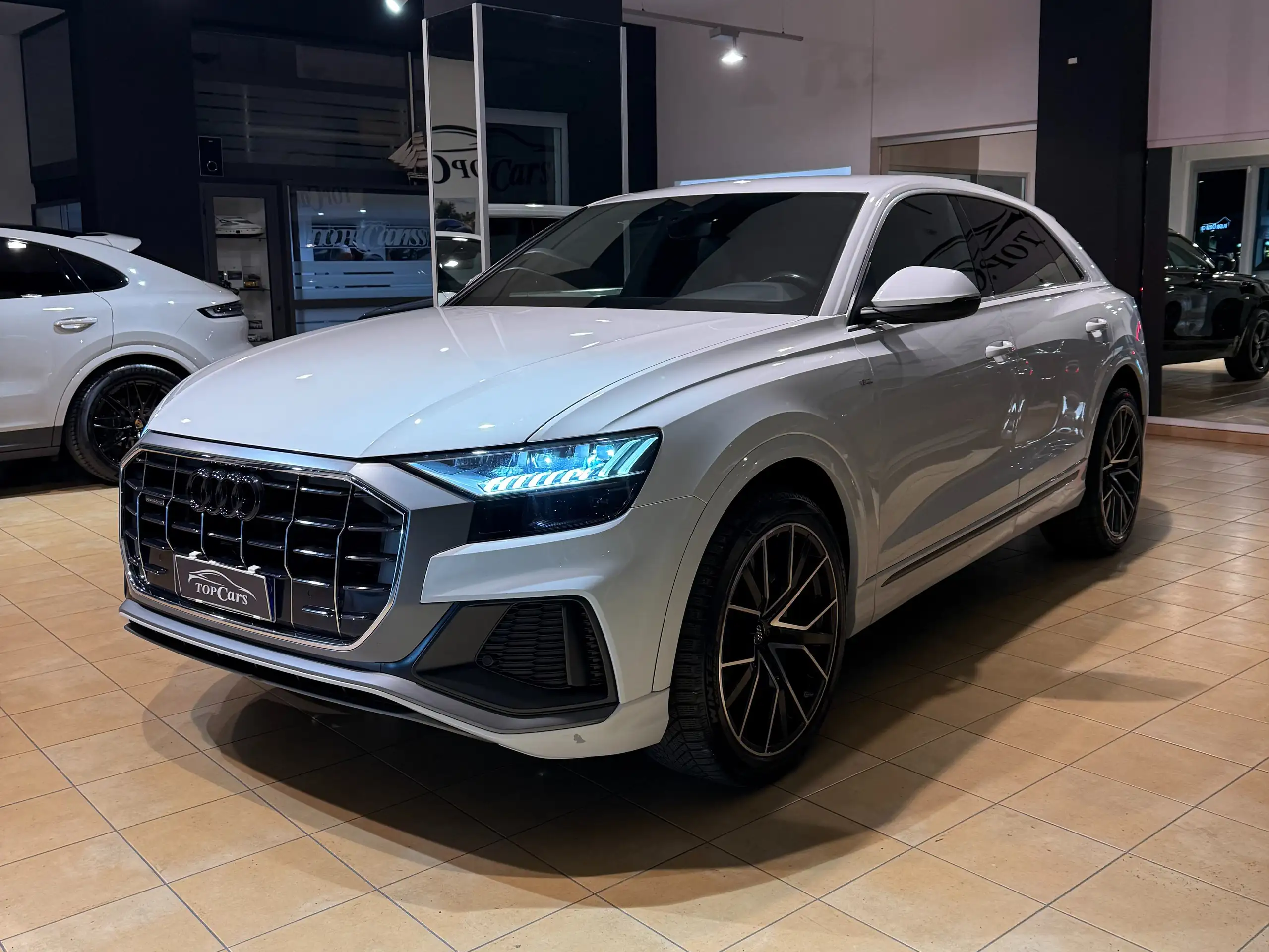 Audi - Q8