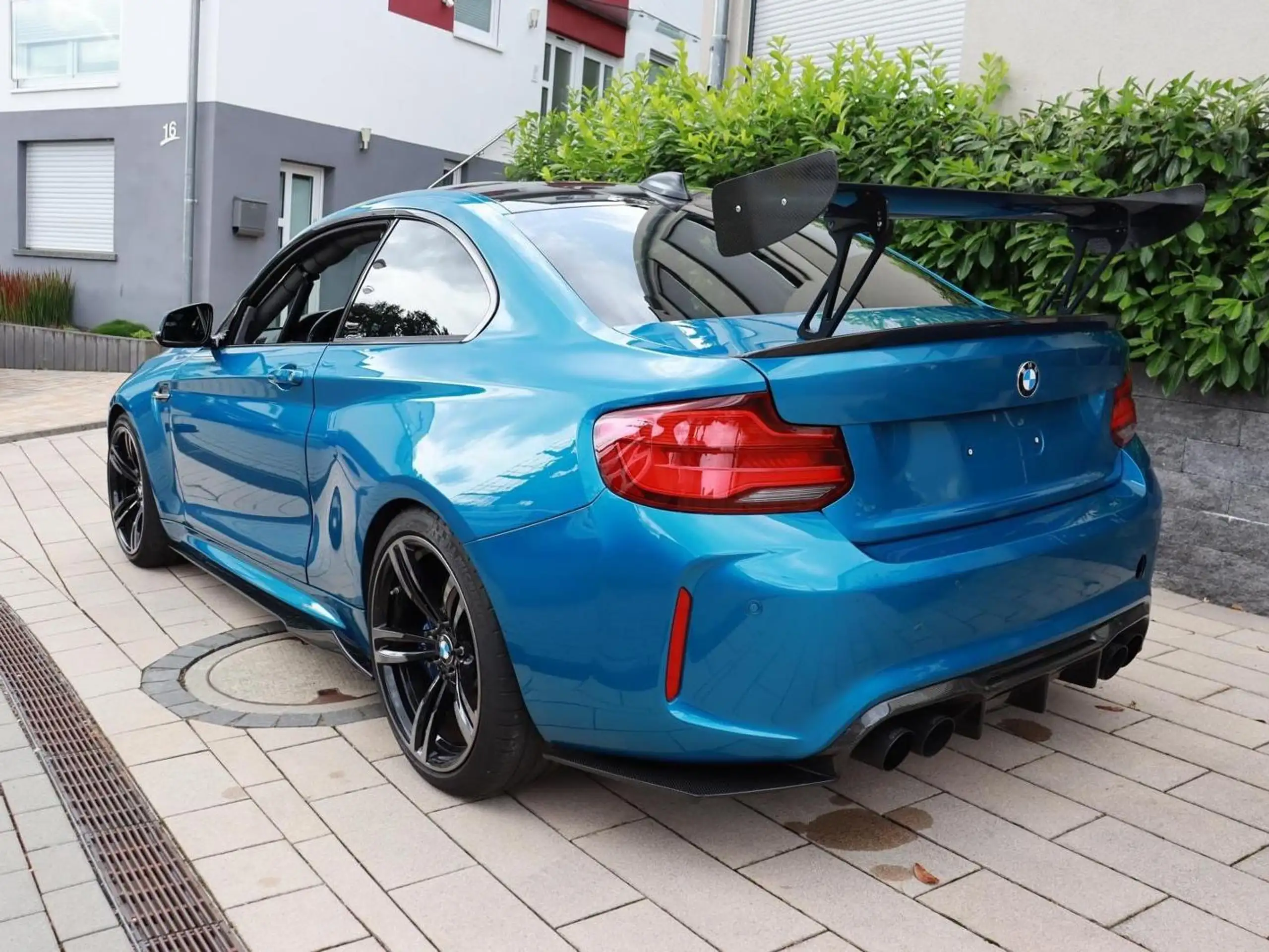 BMW - M2