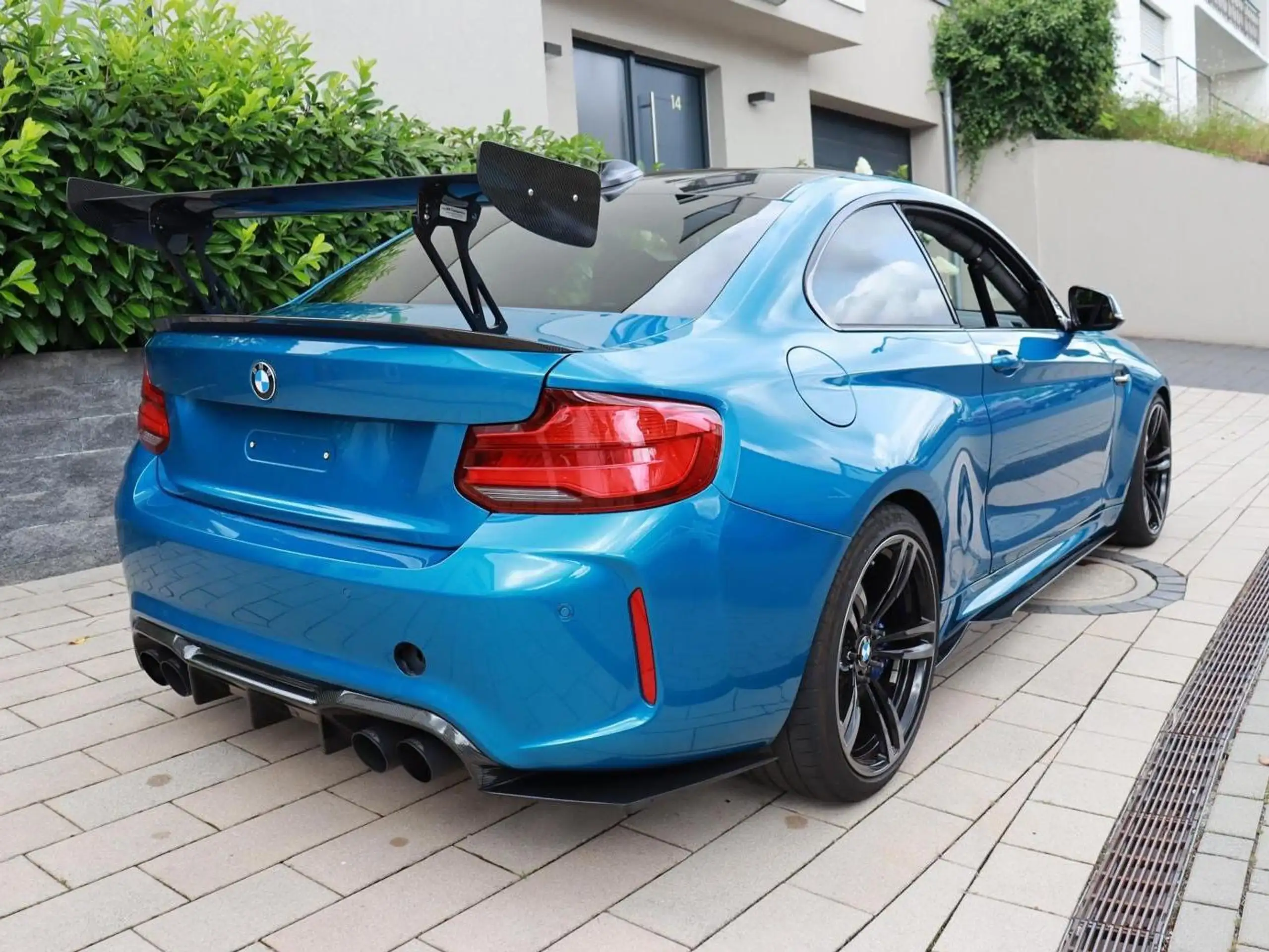 BMW - M2