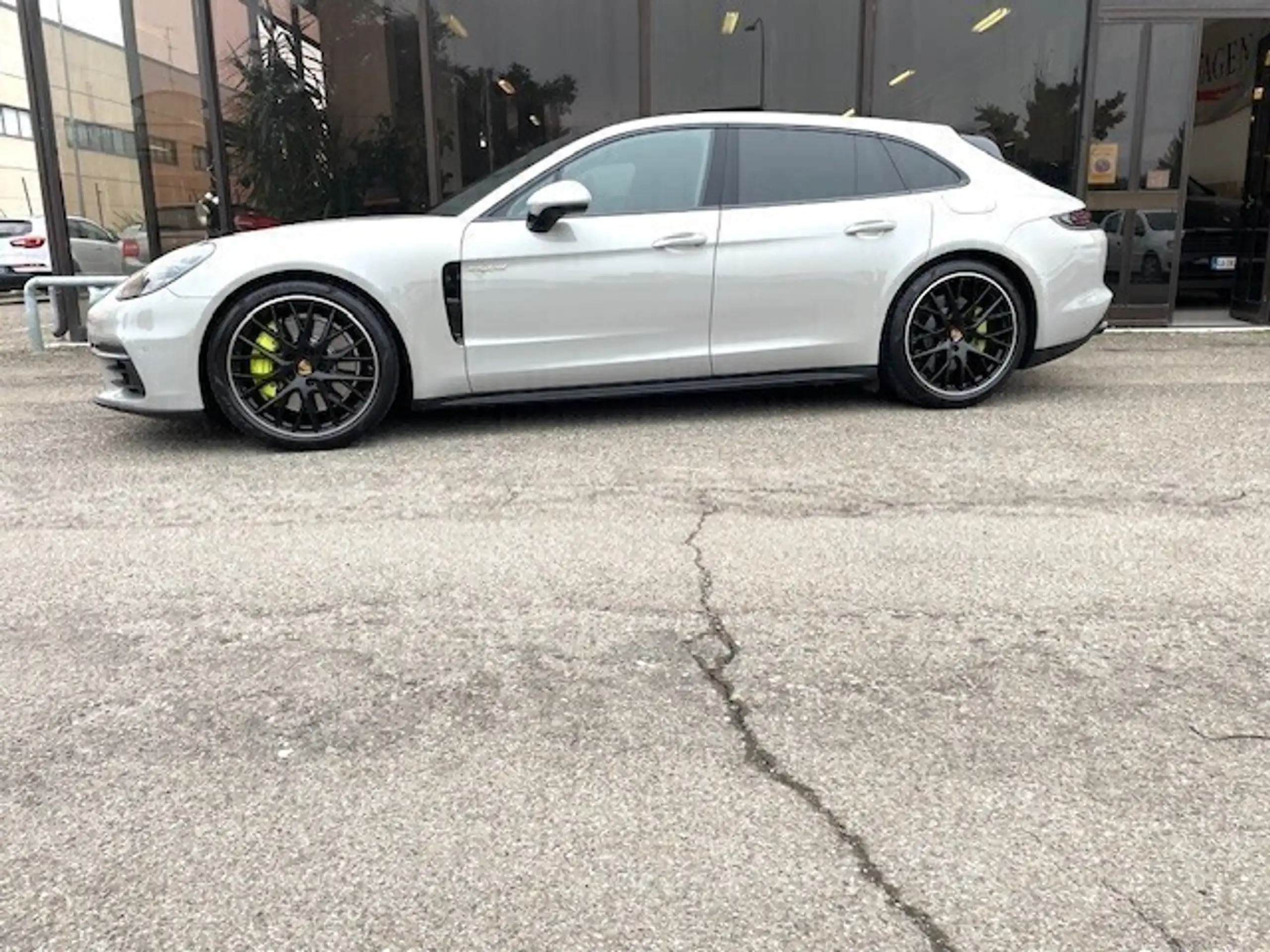 Porsche - Panamera