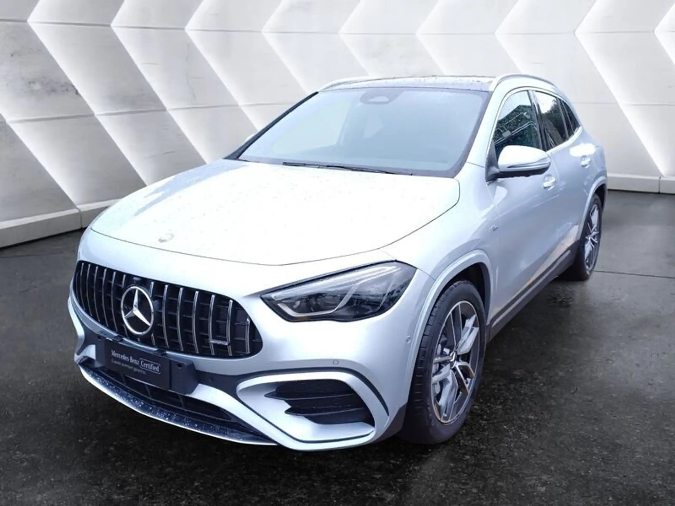 Mercedes-Benz - GLA 35 AMG