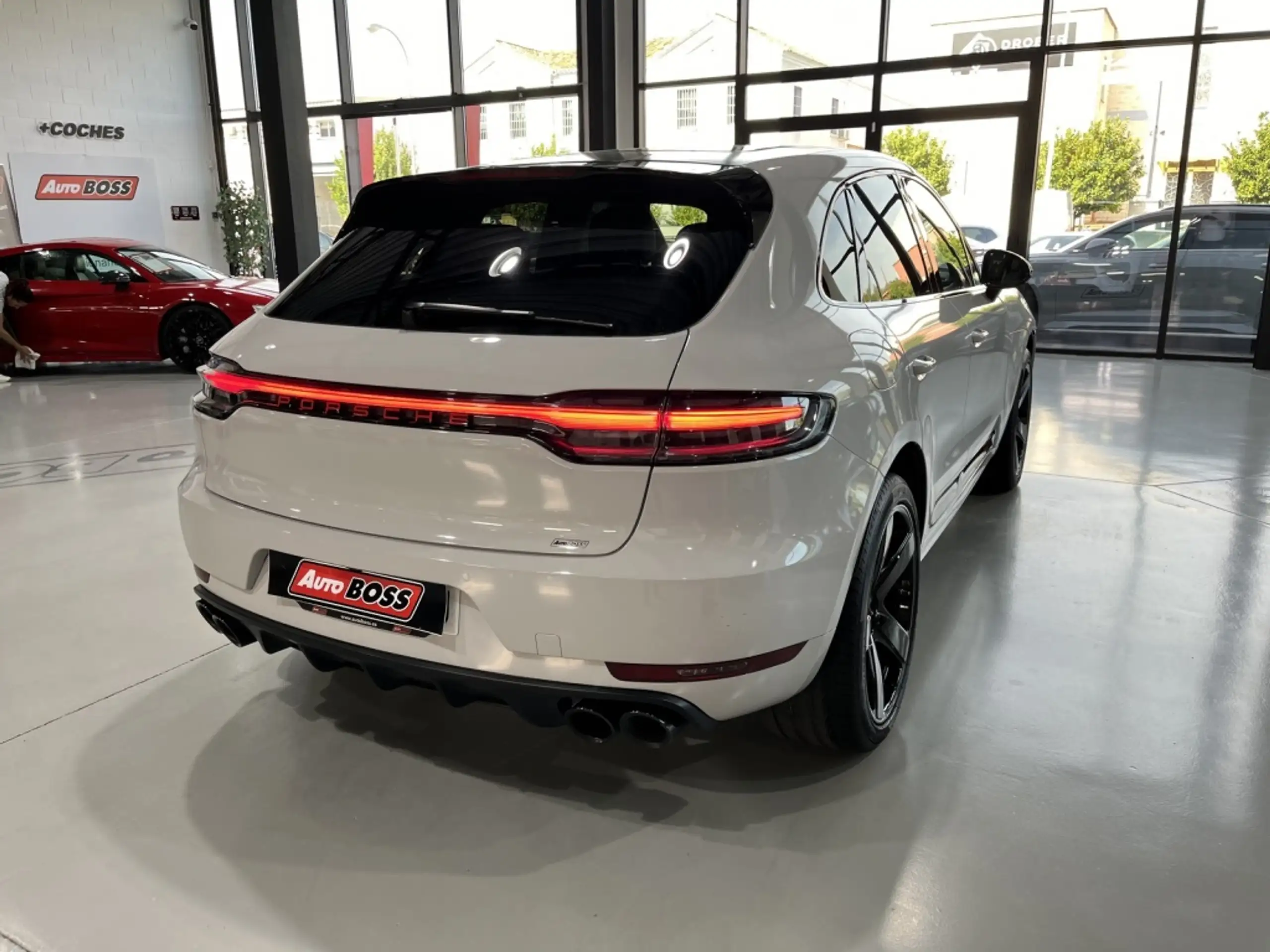 Porsche - Macan