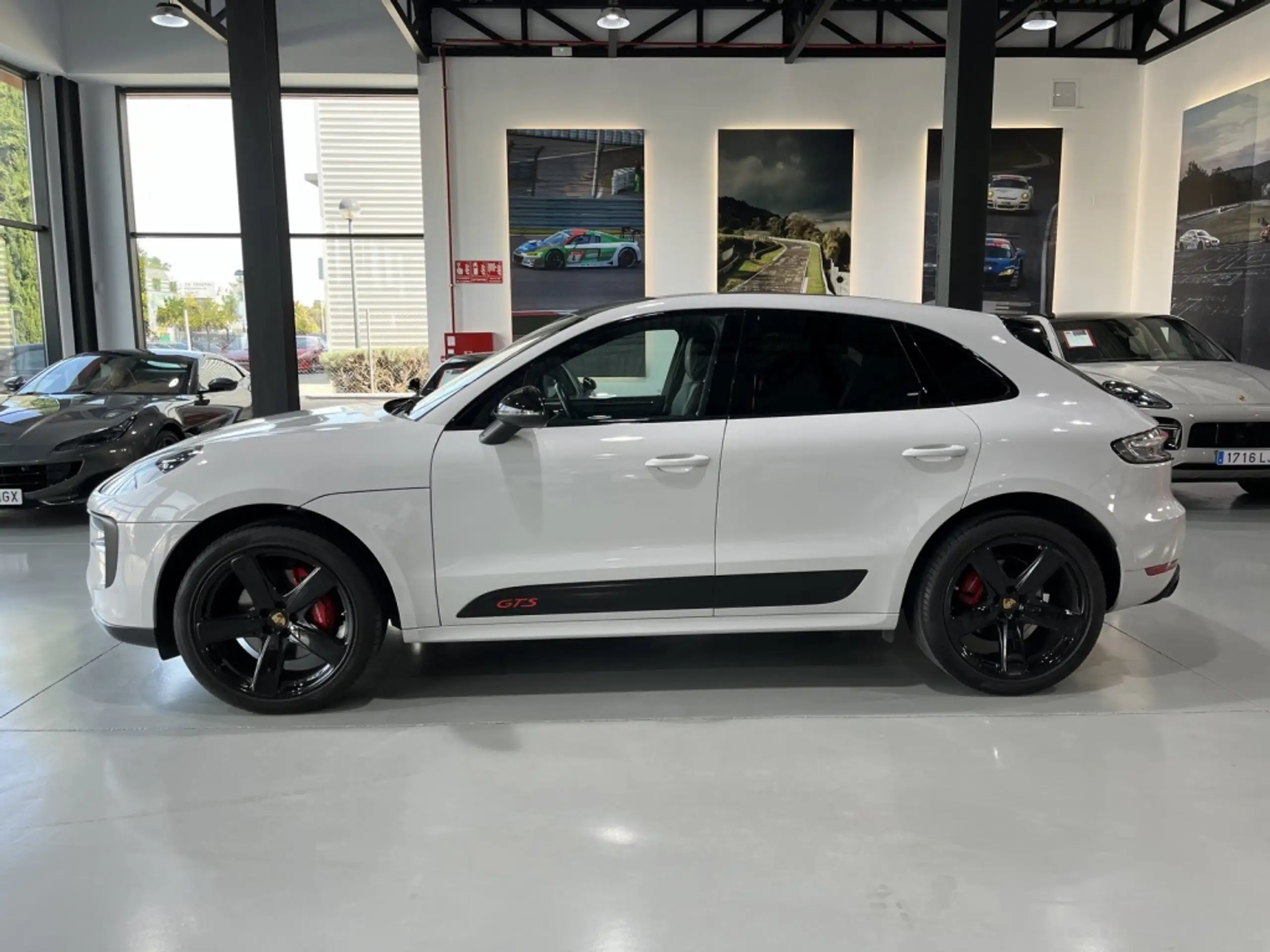 Porsche - Macan