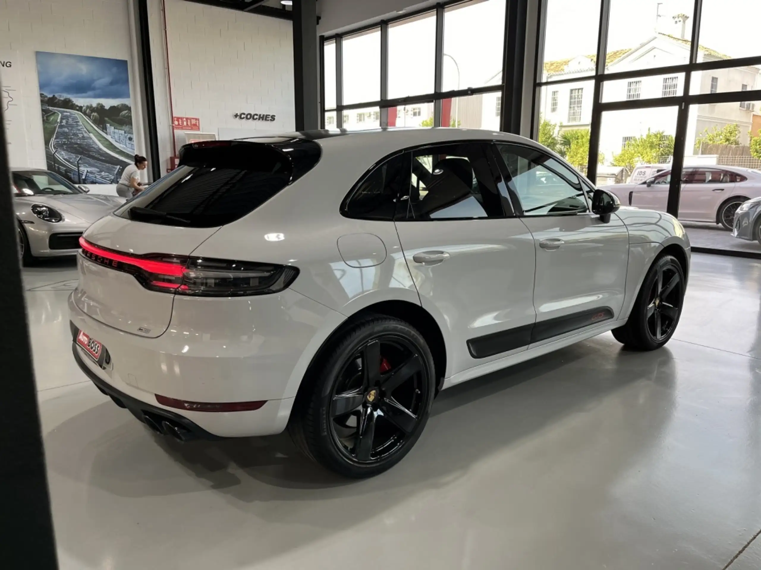 Porsche - Macan