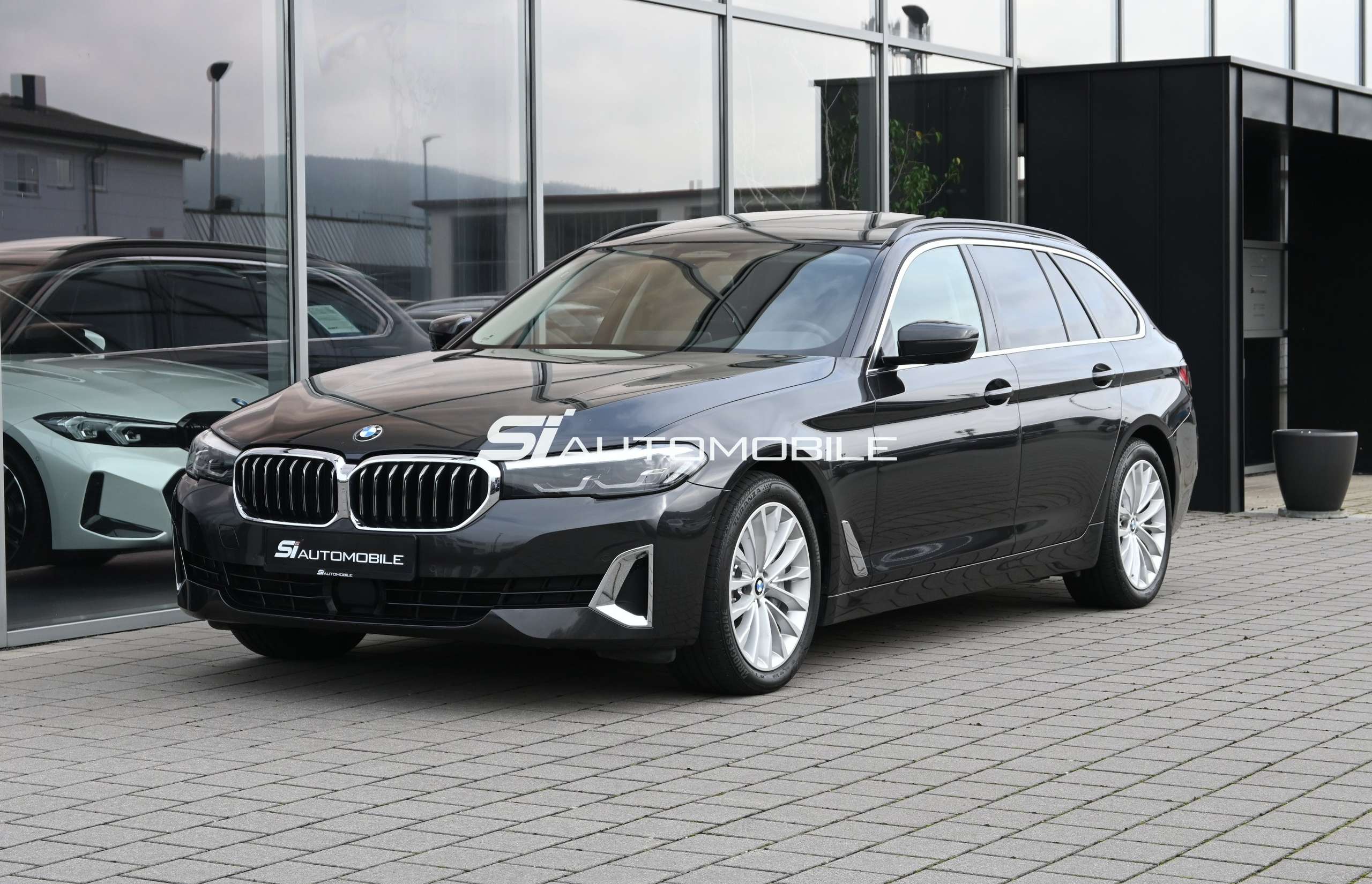 BMW - 530