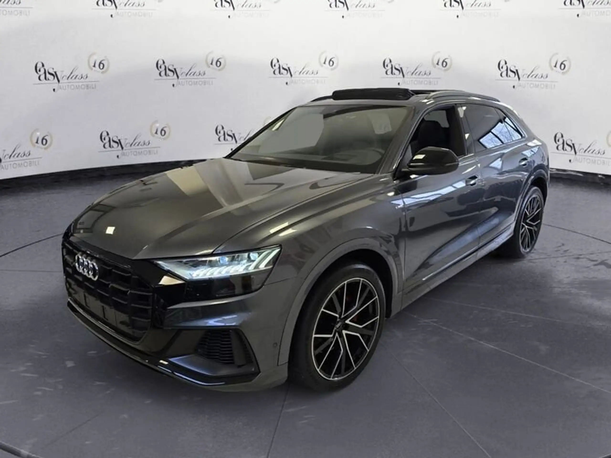 Audi - Q8