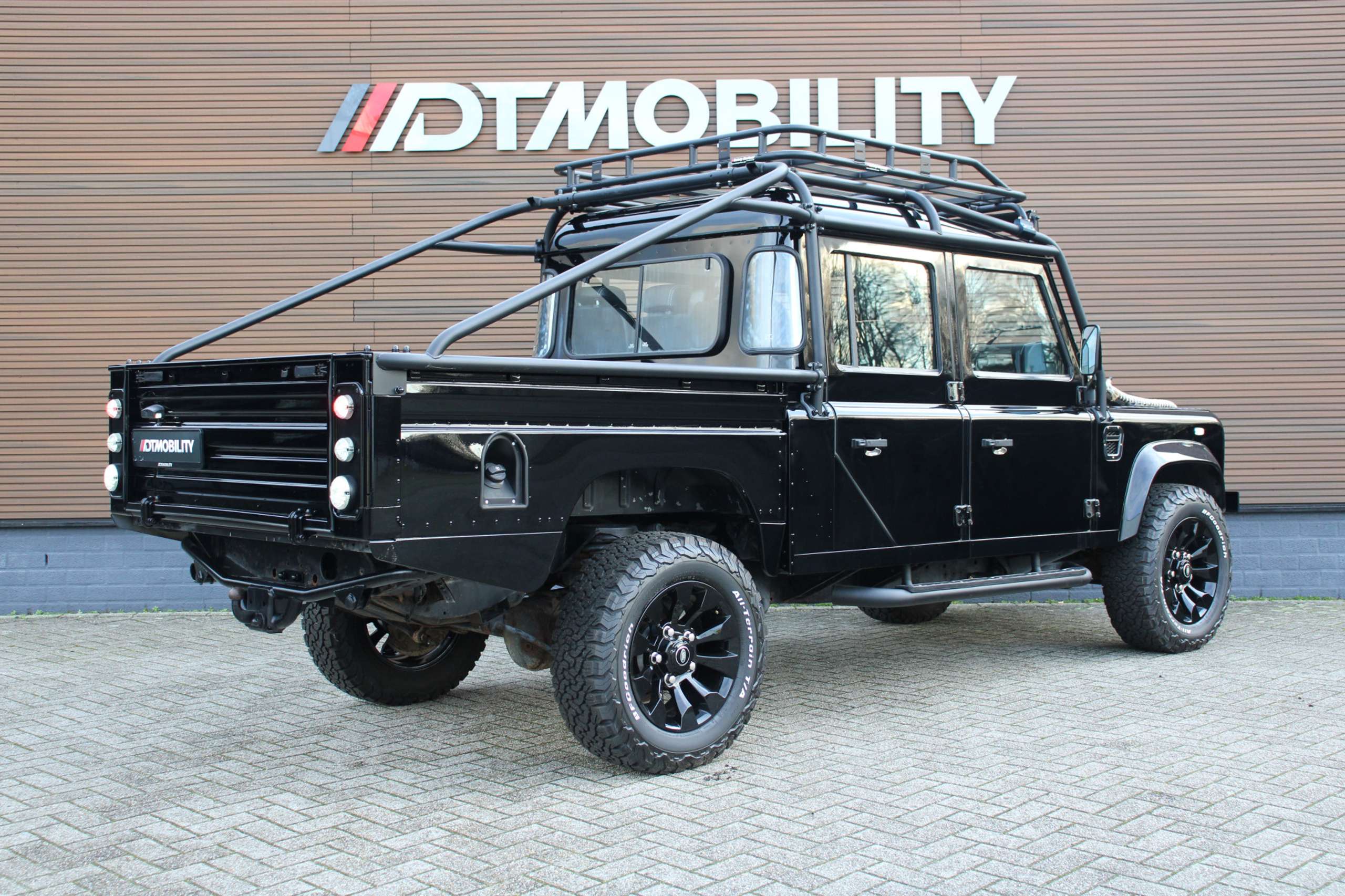 Land Rover - Defender