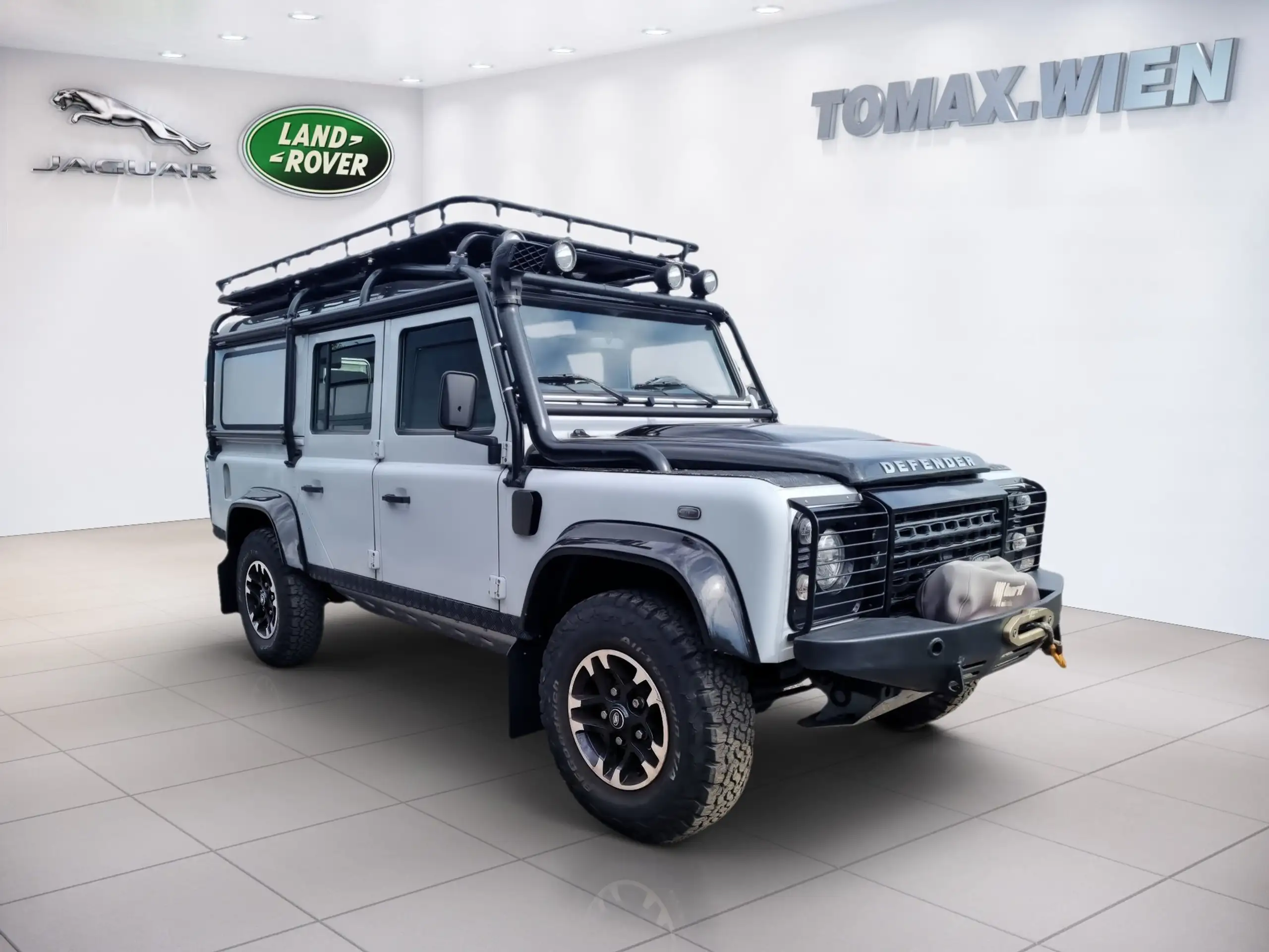 Land Rover - Defender