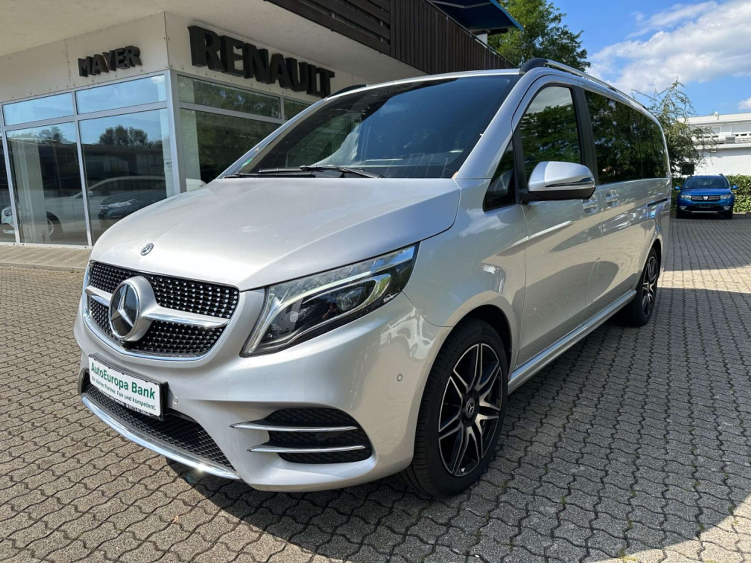 Mercedes-Benz - V 220