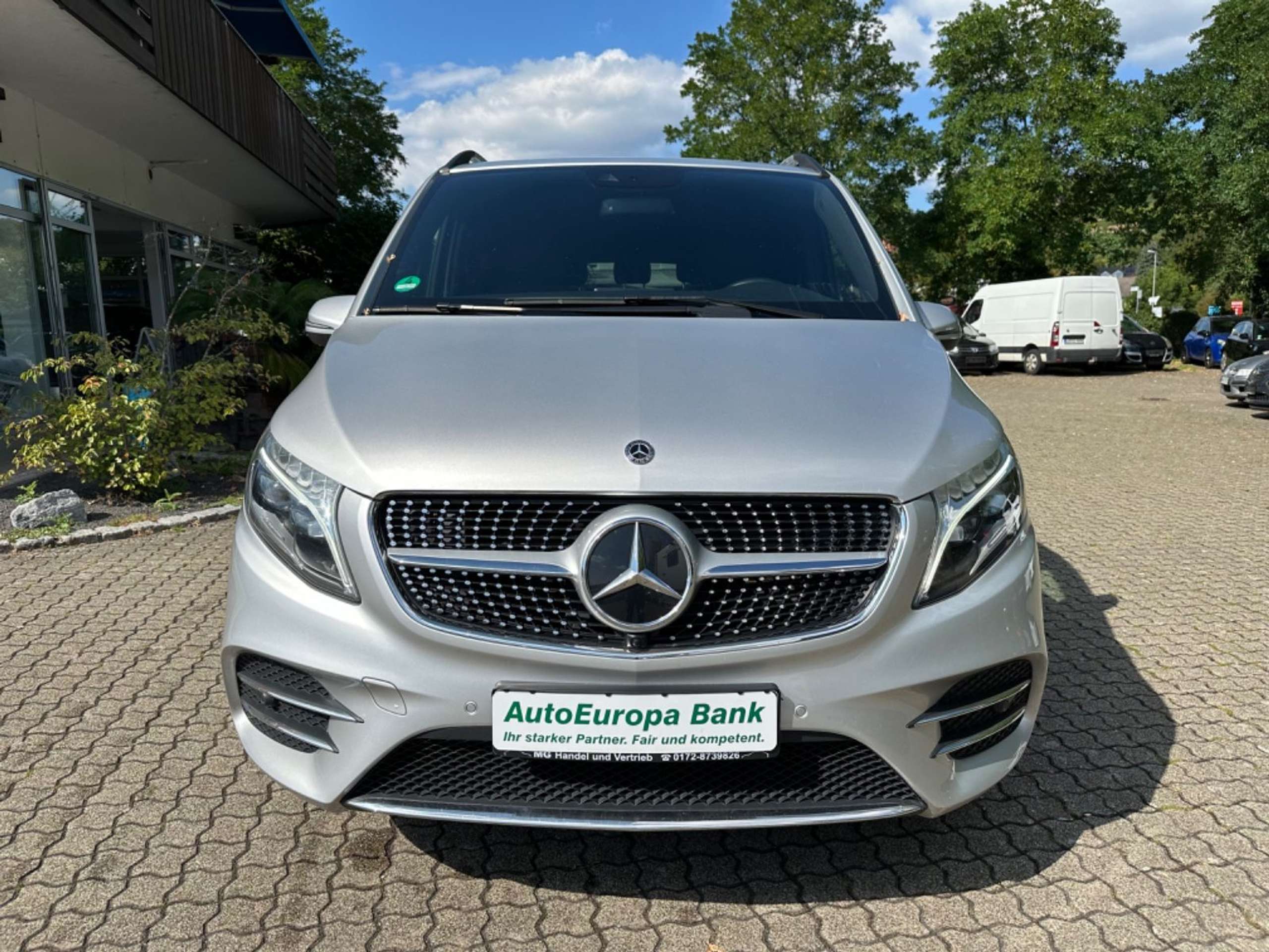 Mercedes-Benz - V 220