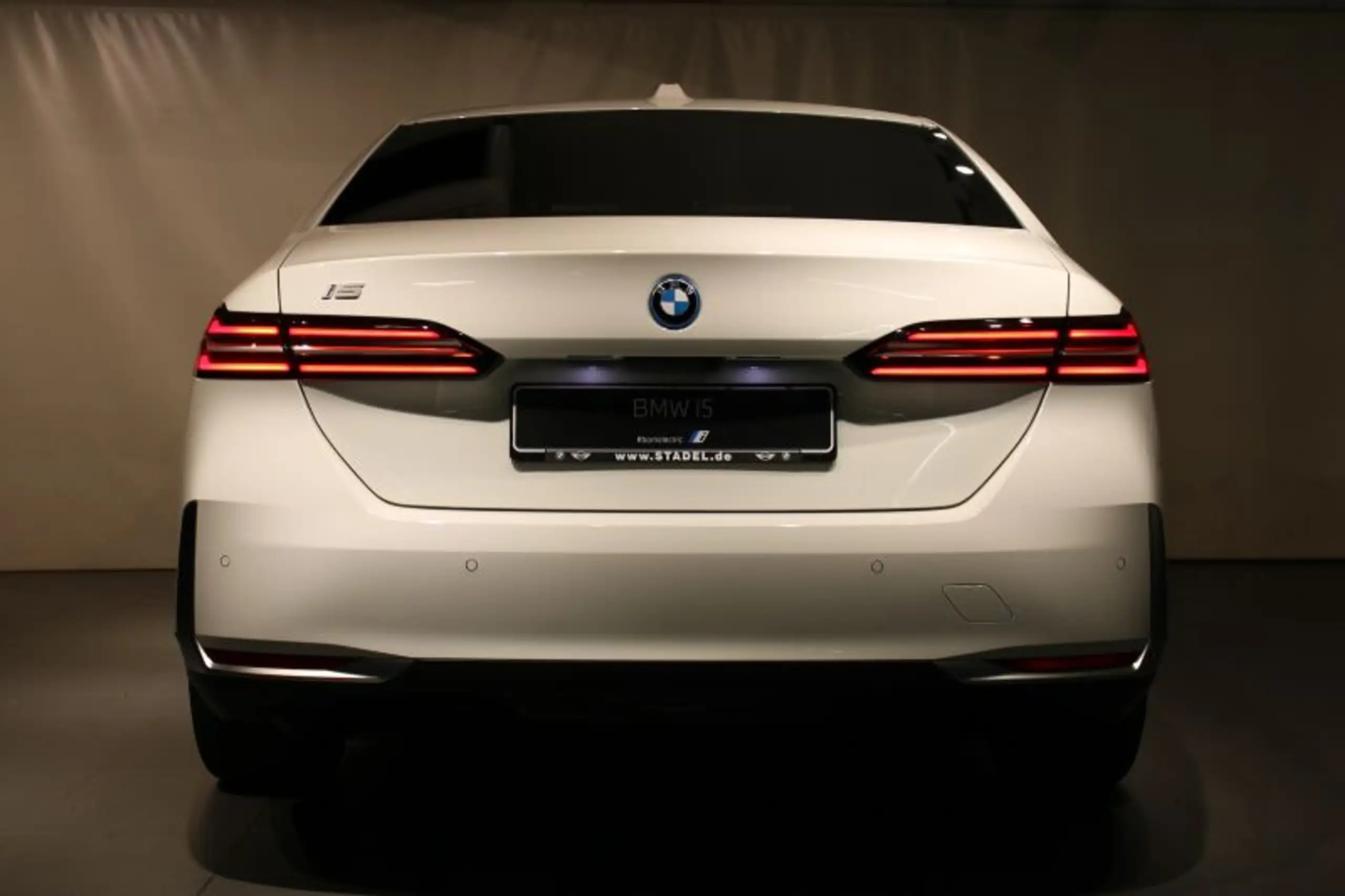 BMW - i5