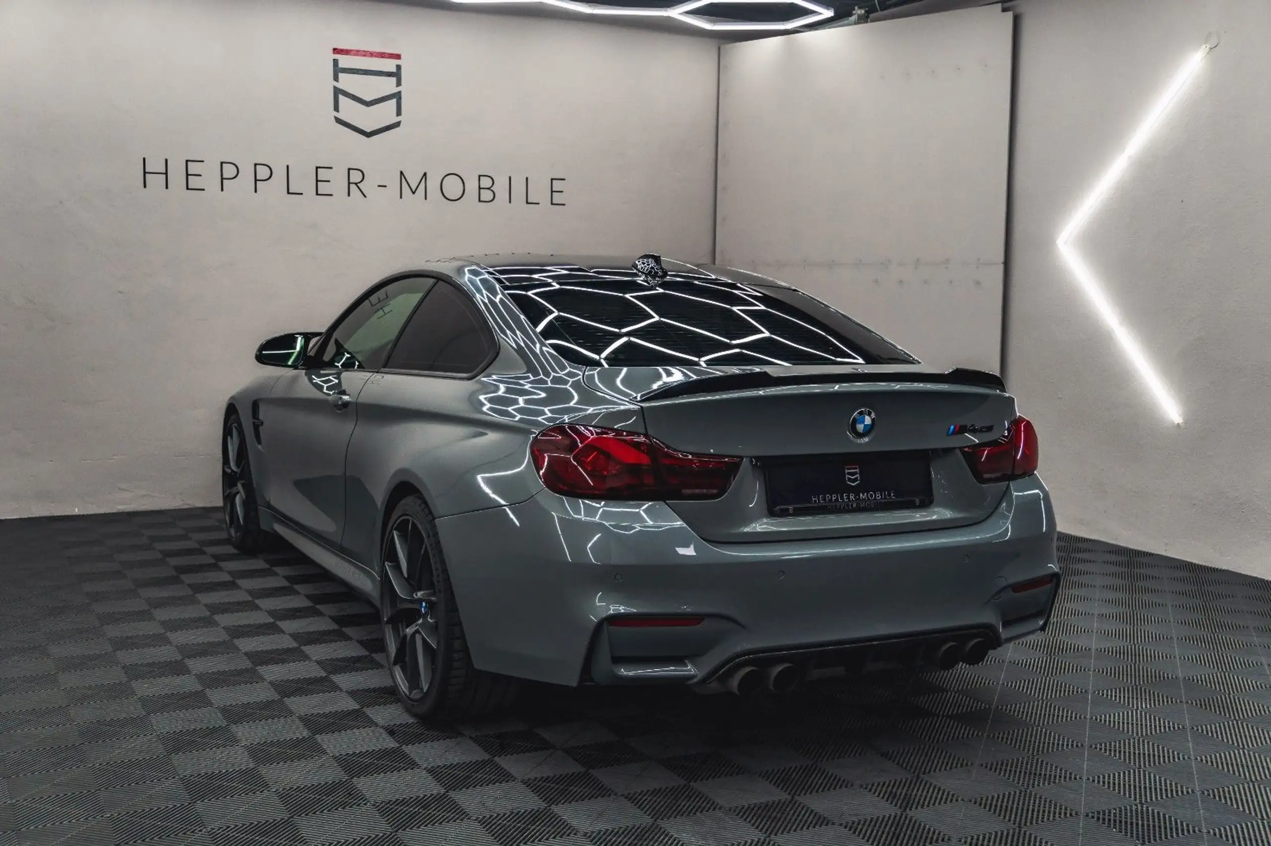 BMW - M4