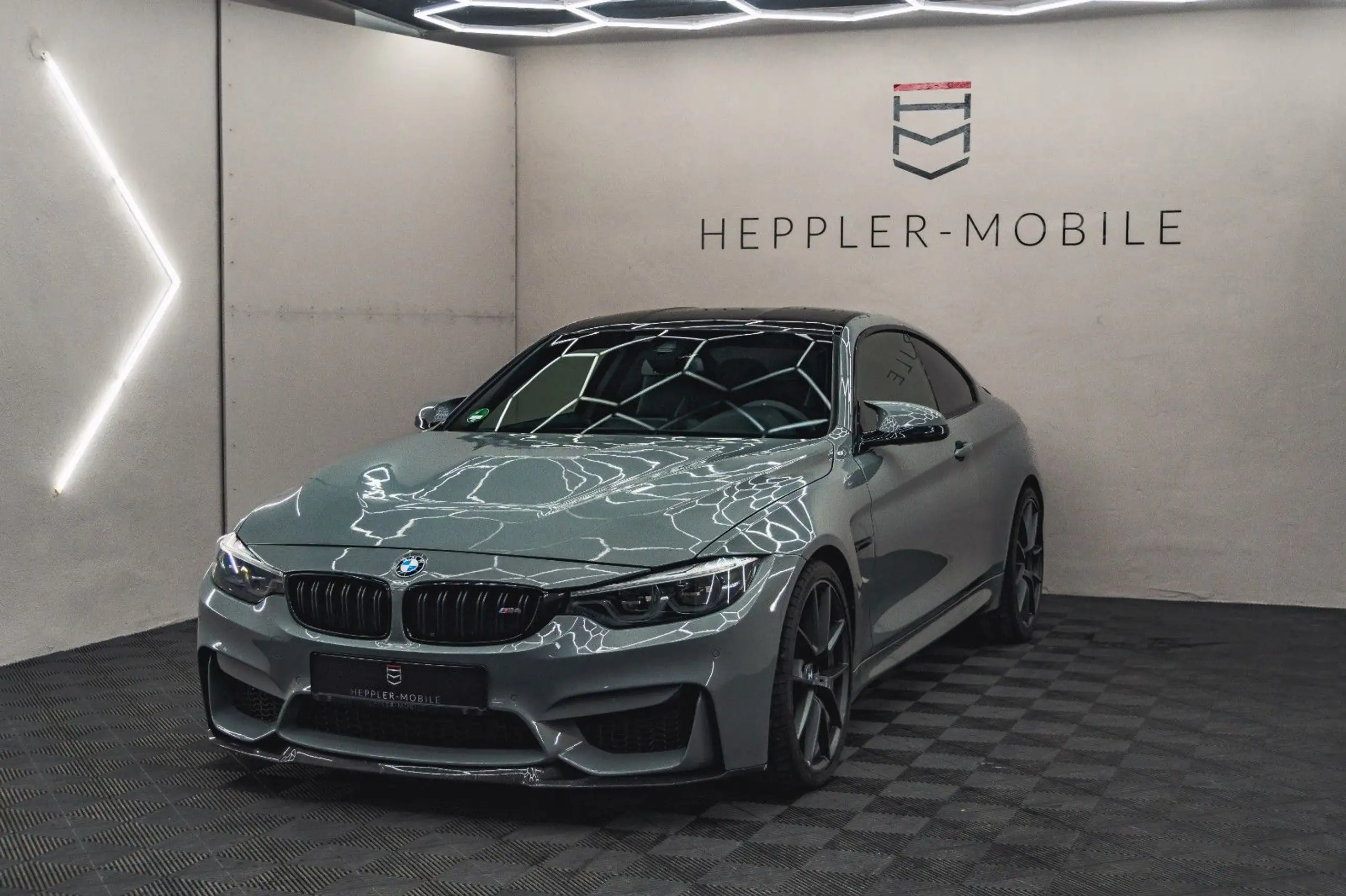 BMW - M4