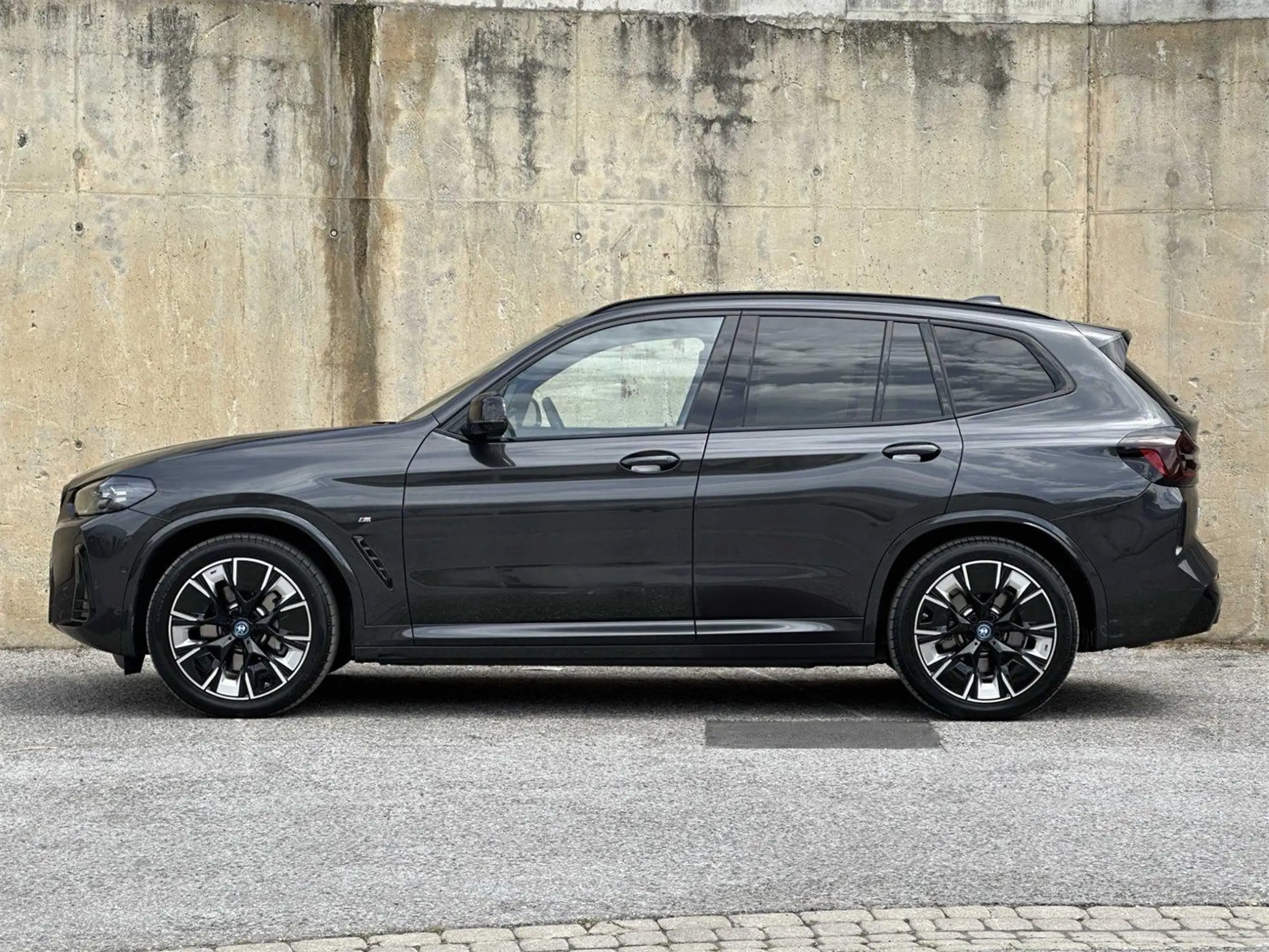 BMW - iX3