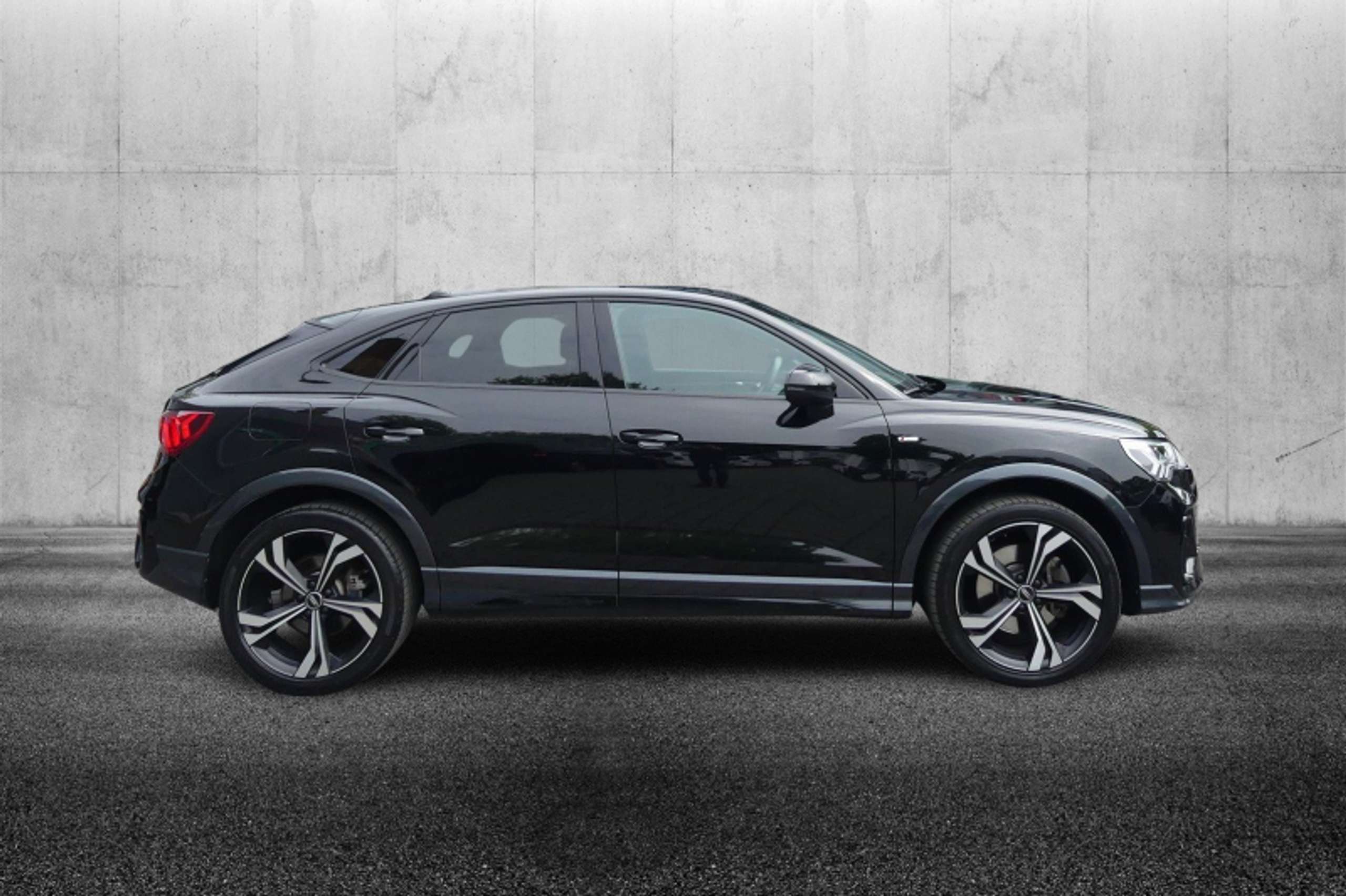 Audi - Q3