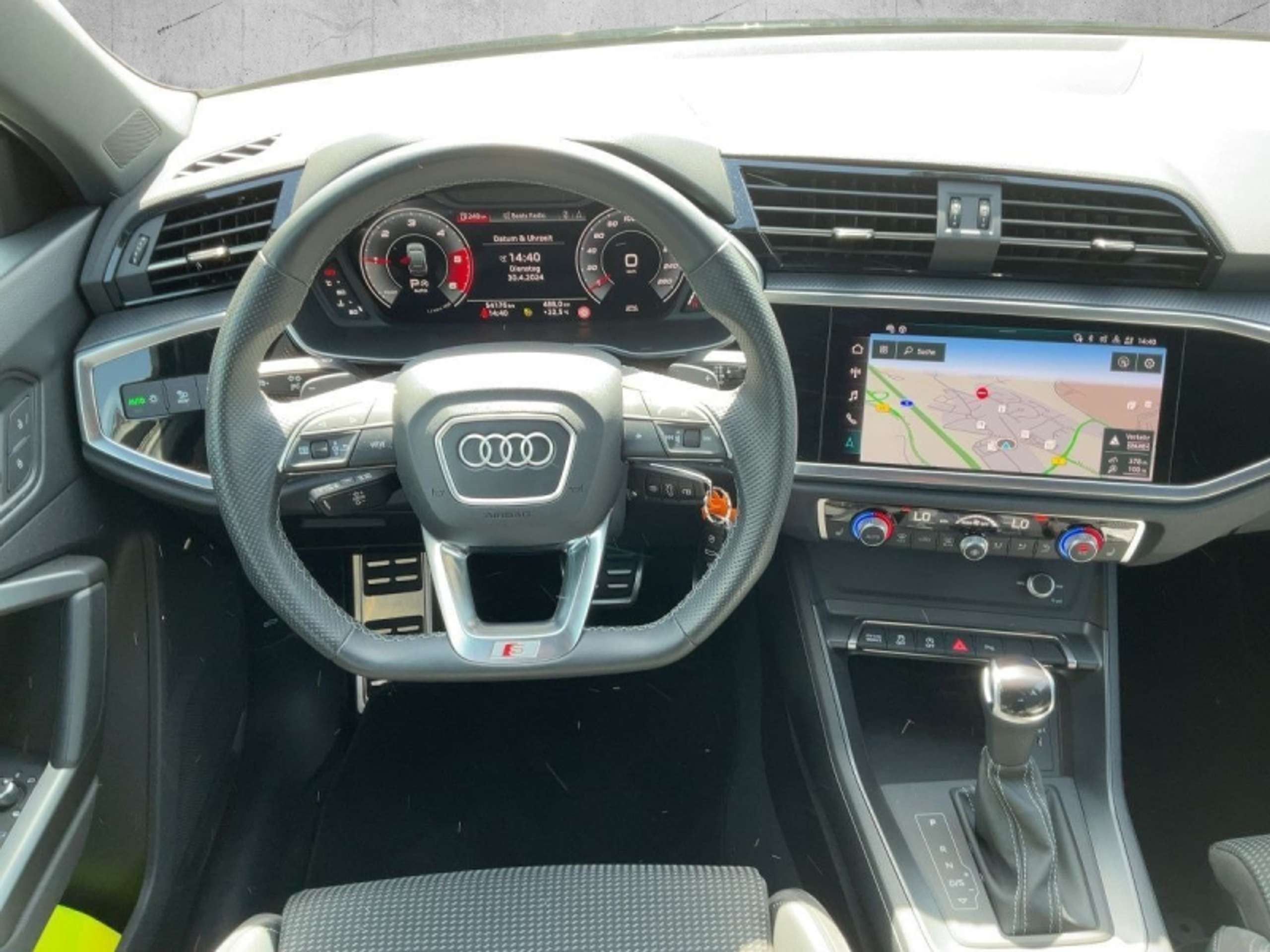 Audi - Q3