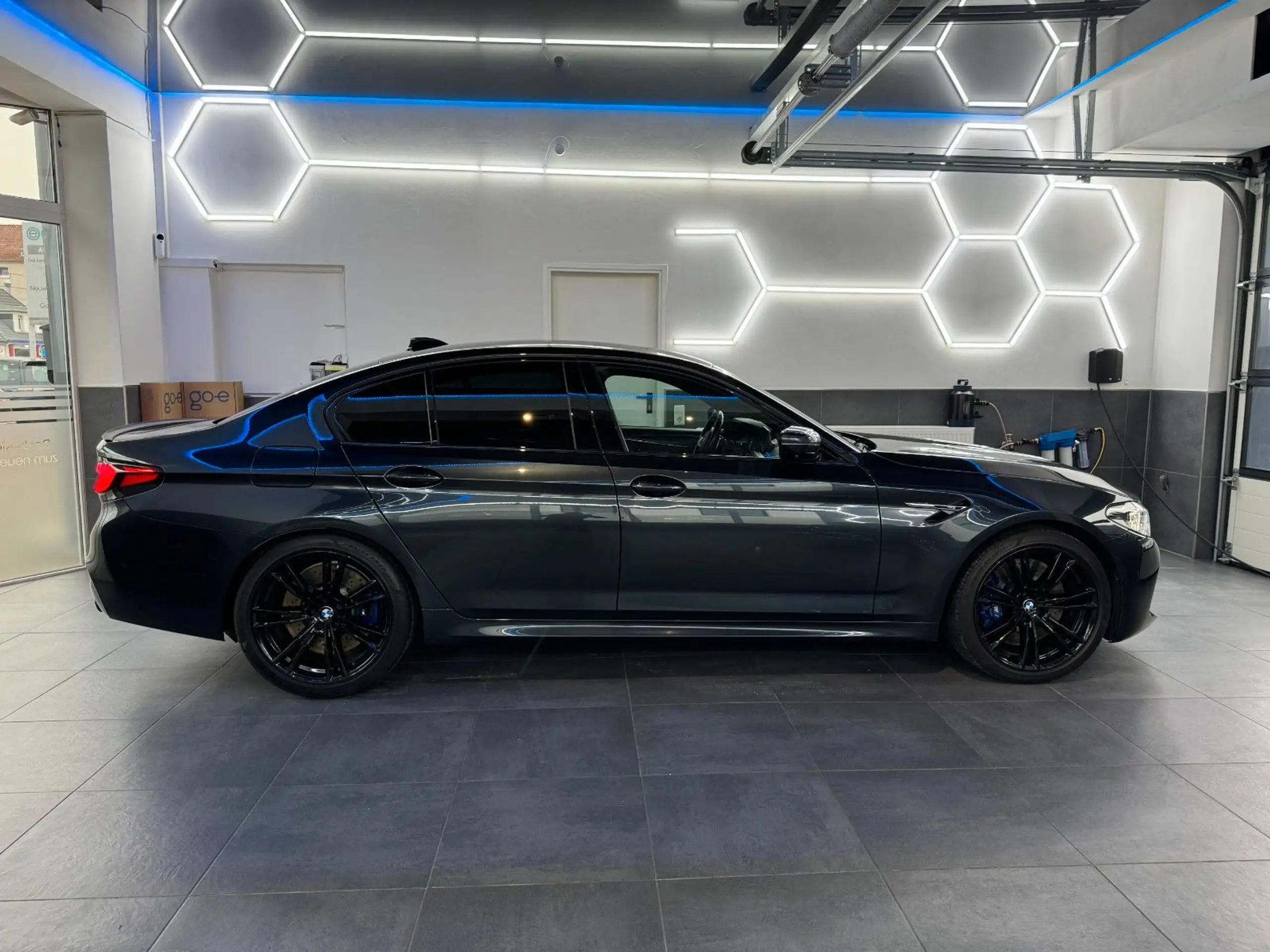 BMW - M5