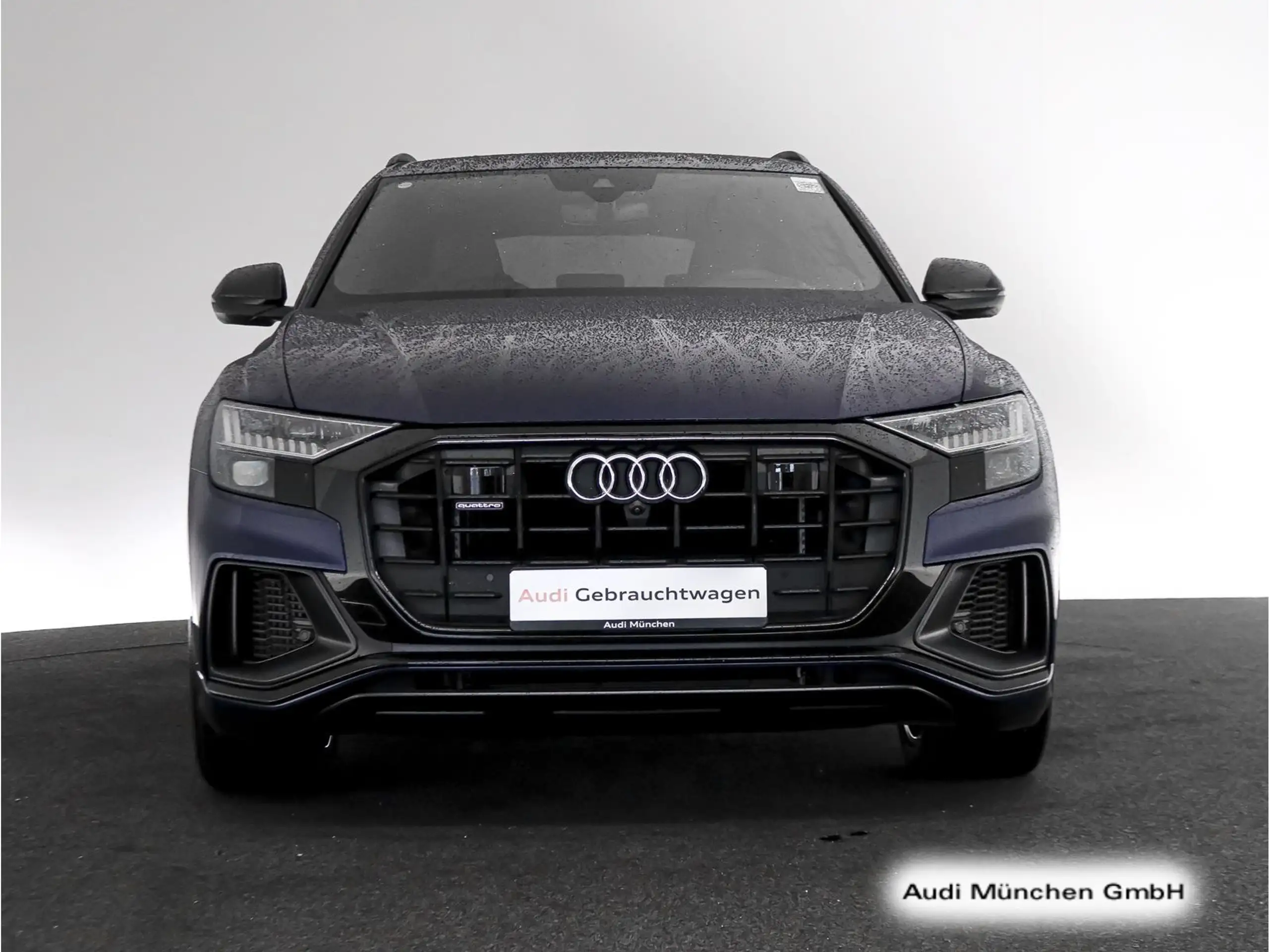 Audi - Q8