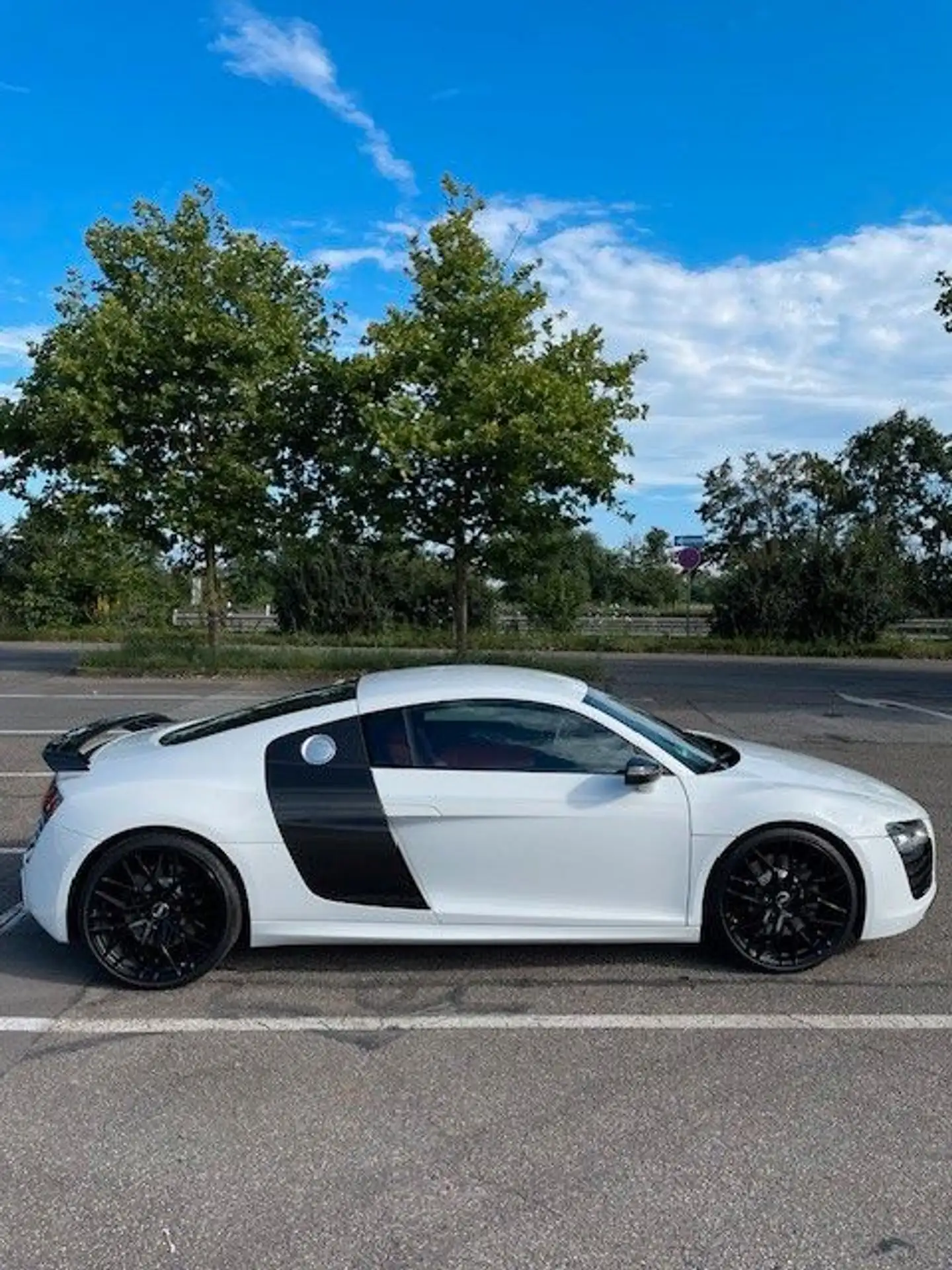 Audi - R8