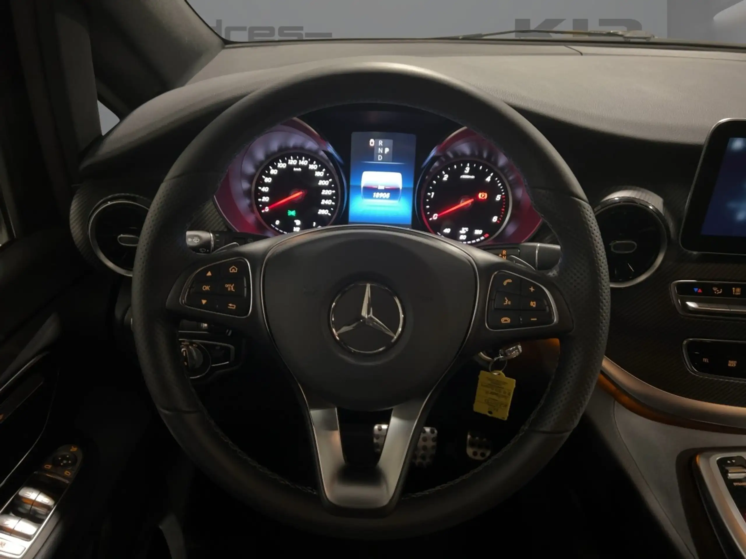 Mercedes-Benz - V 250