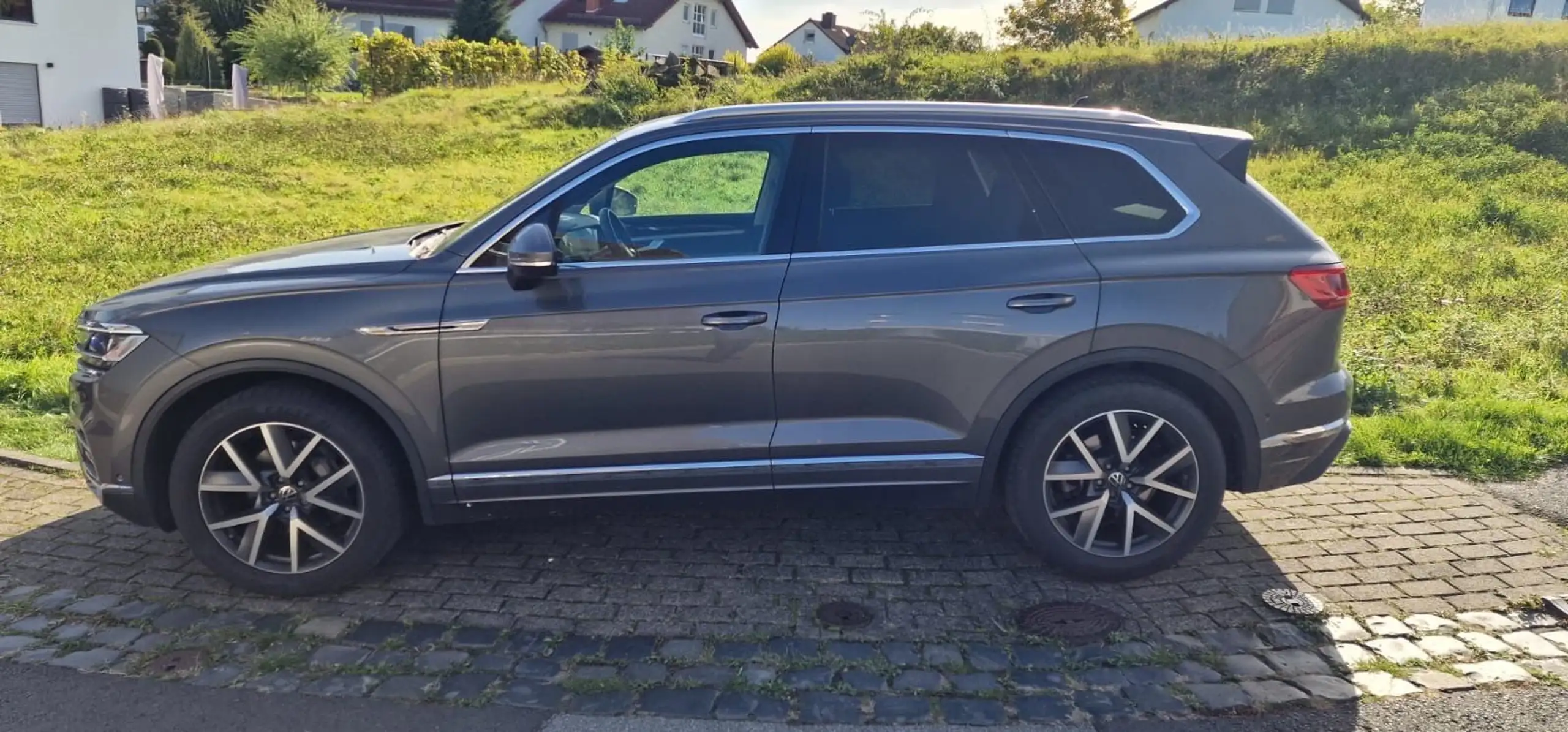 Volkswagen - Touareg