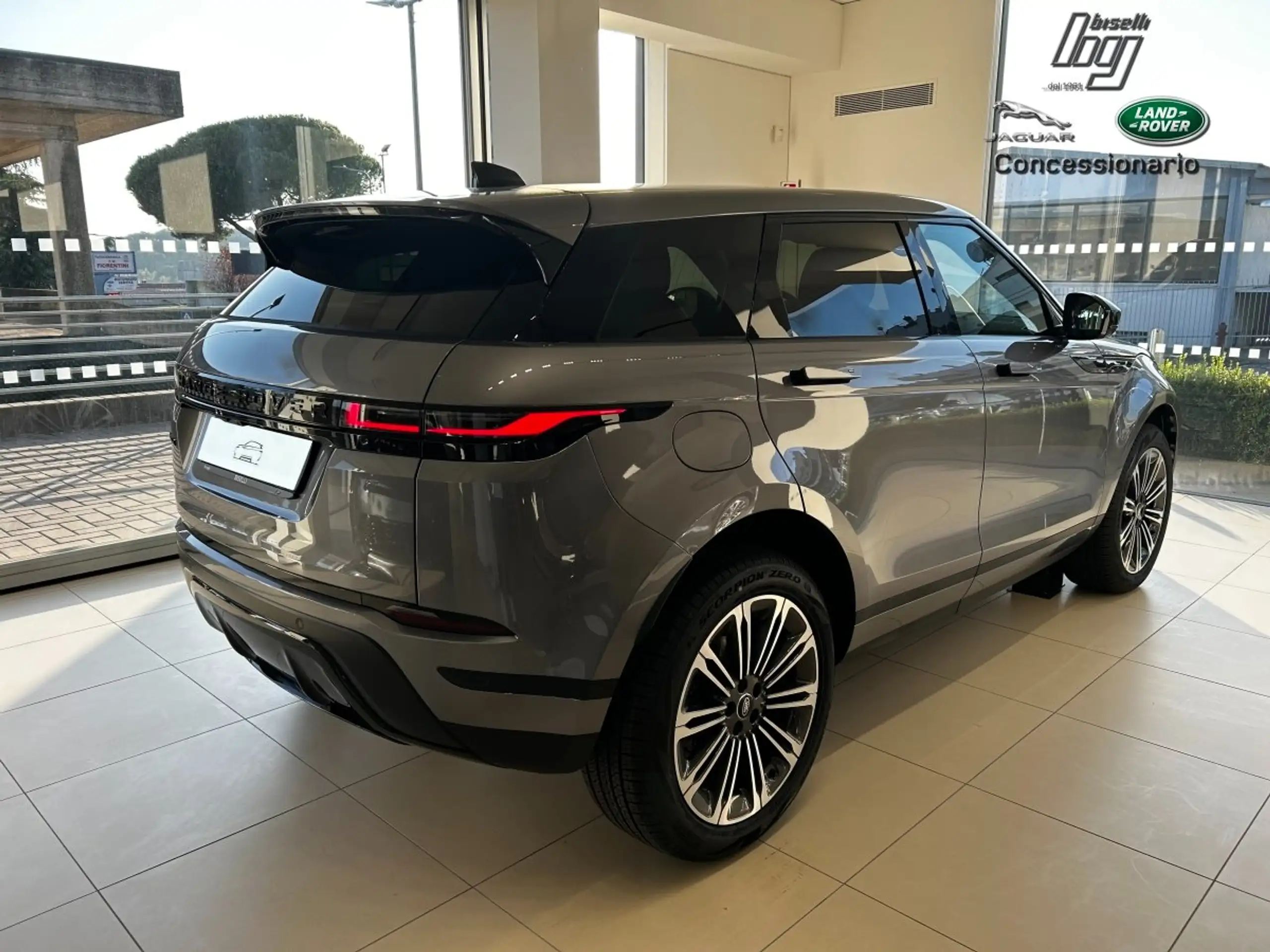 Land Rover - Range Rover Evoque