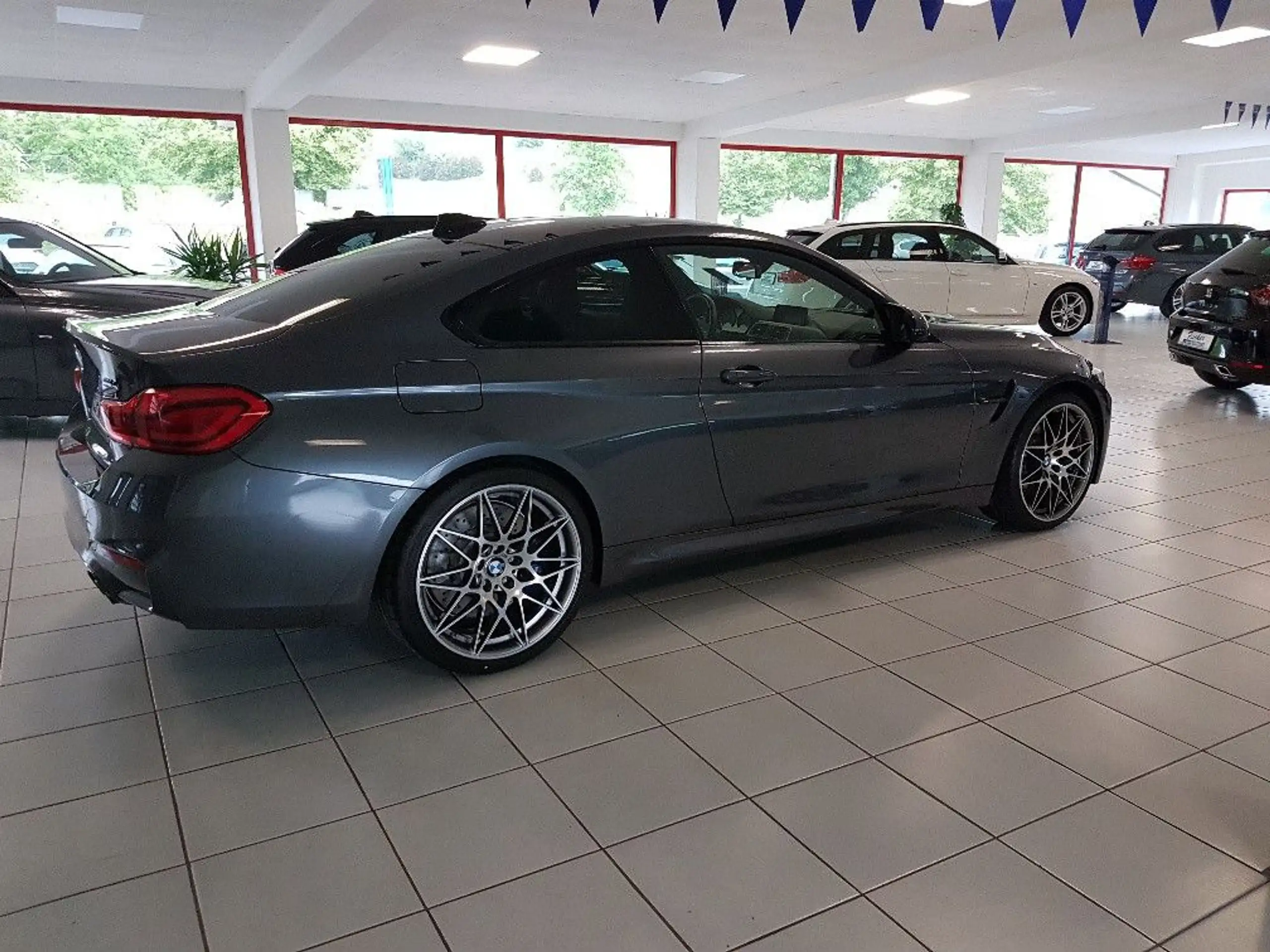 BMW - M4