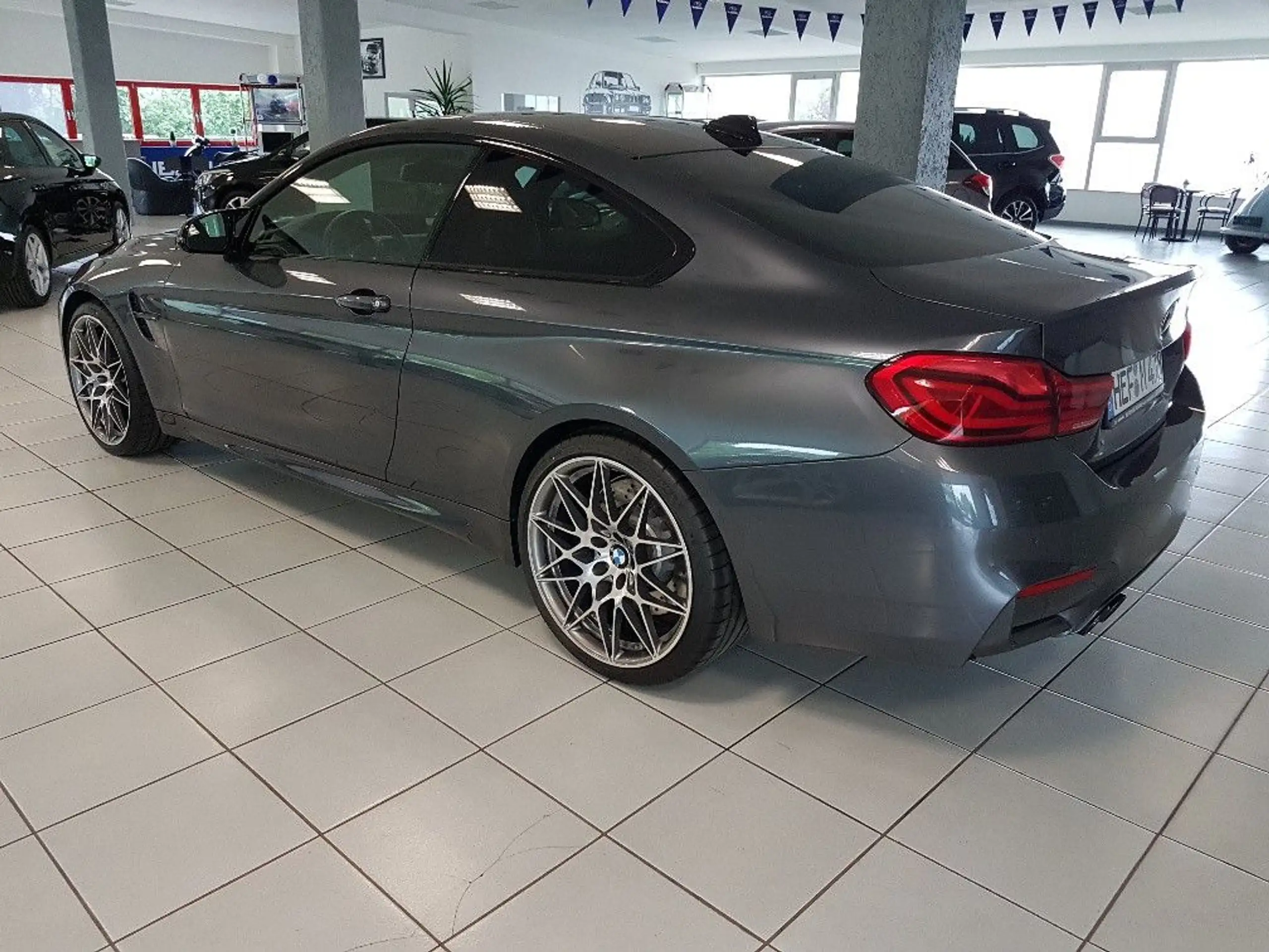 BMW - M4