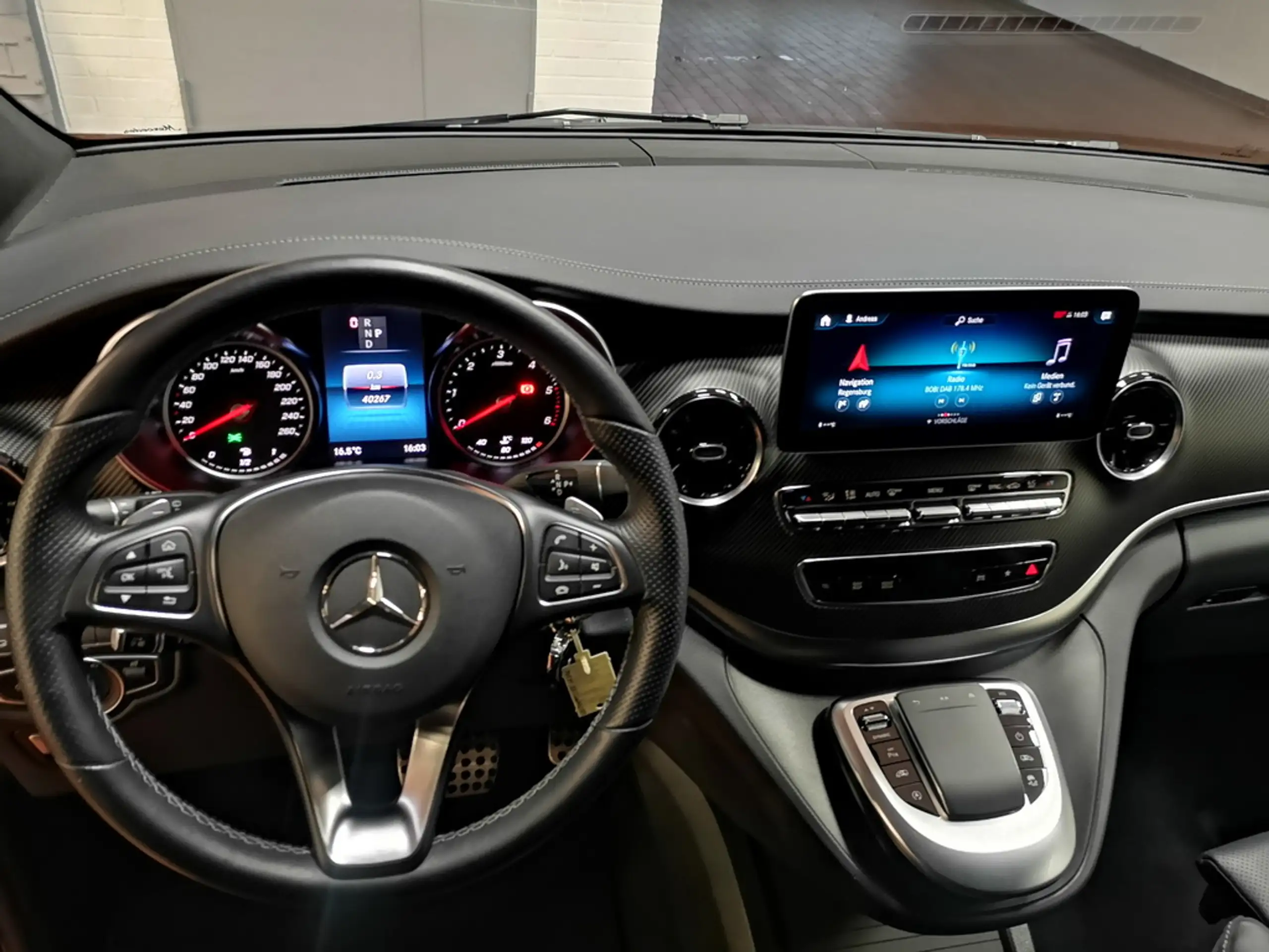 Mercedes-Benz - V 300