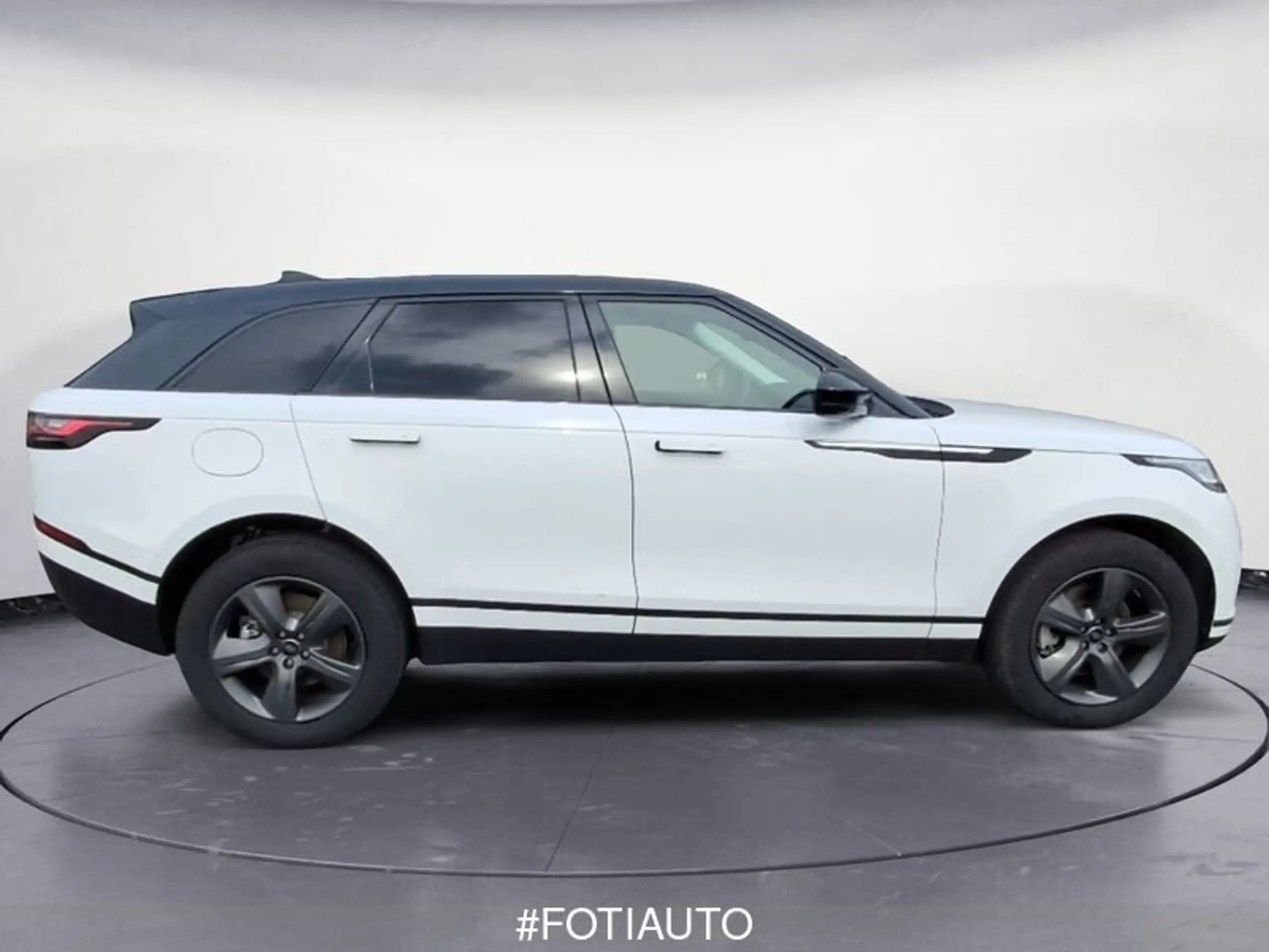 Land Rover - Range Rover Velar