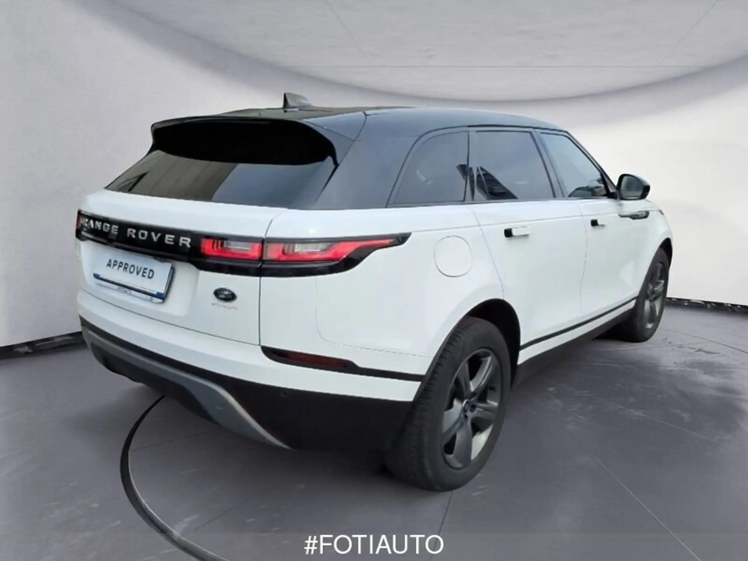 Land Rover - Range Rover Velar