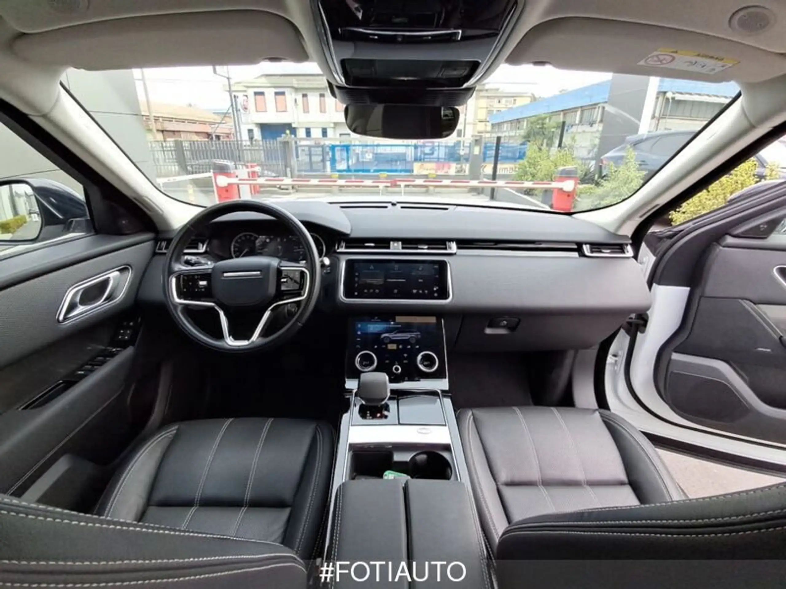 Land Rover - Range Rover Velar