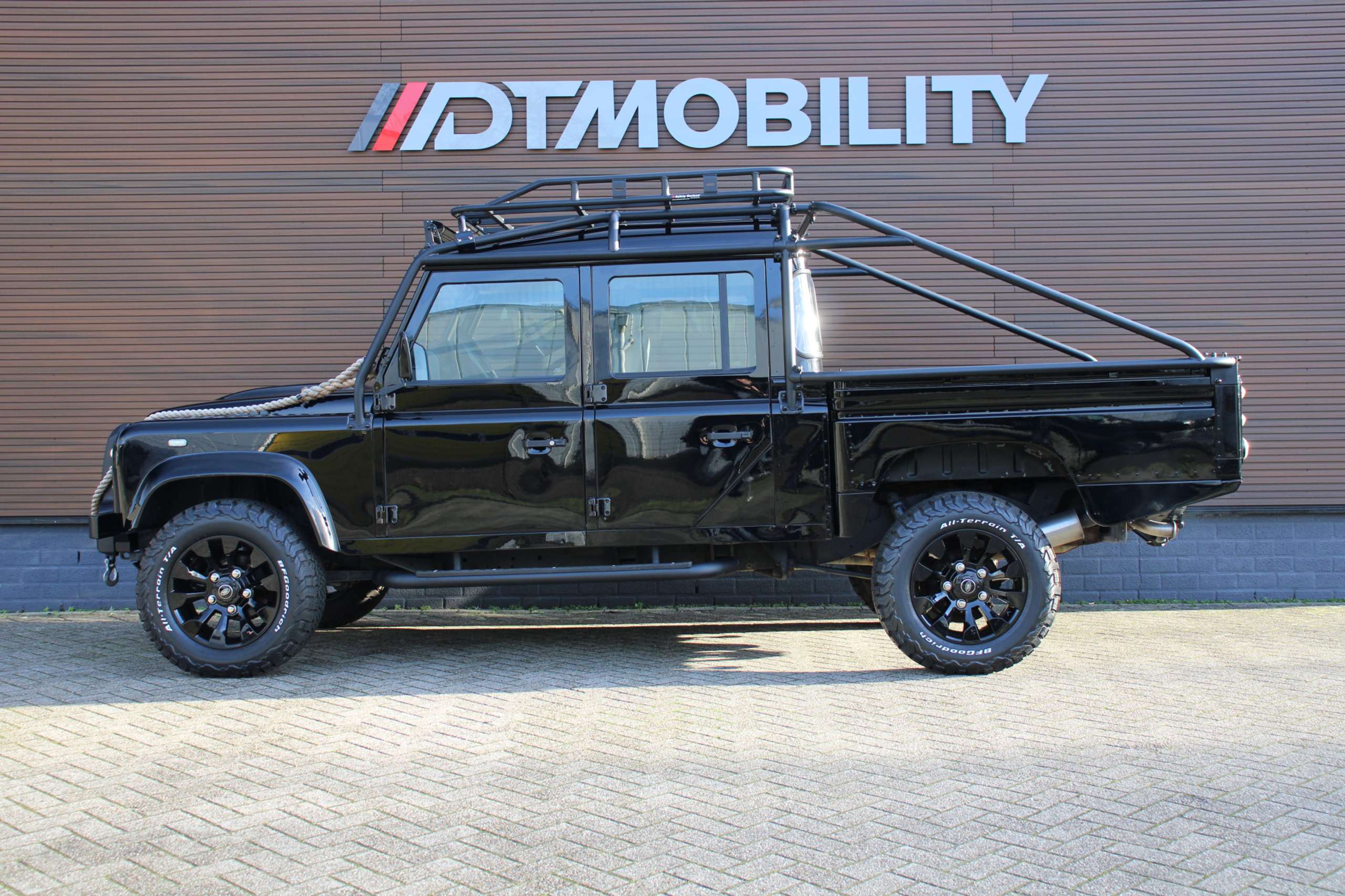 Land Rover - Defender