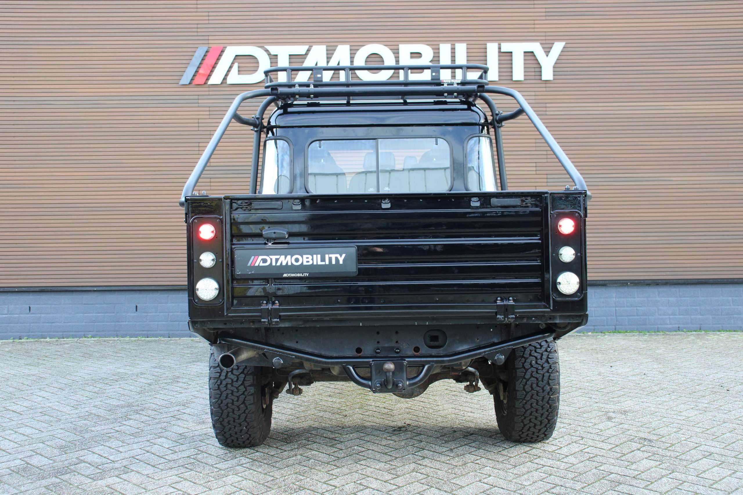 Land Rover - Defender