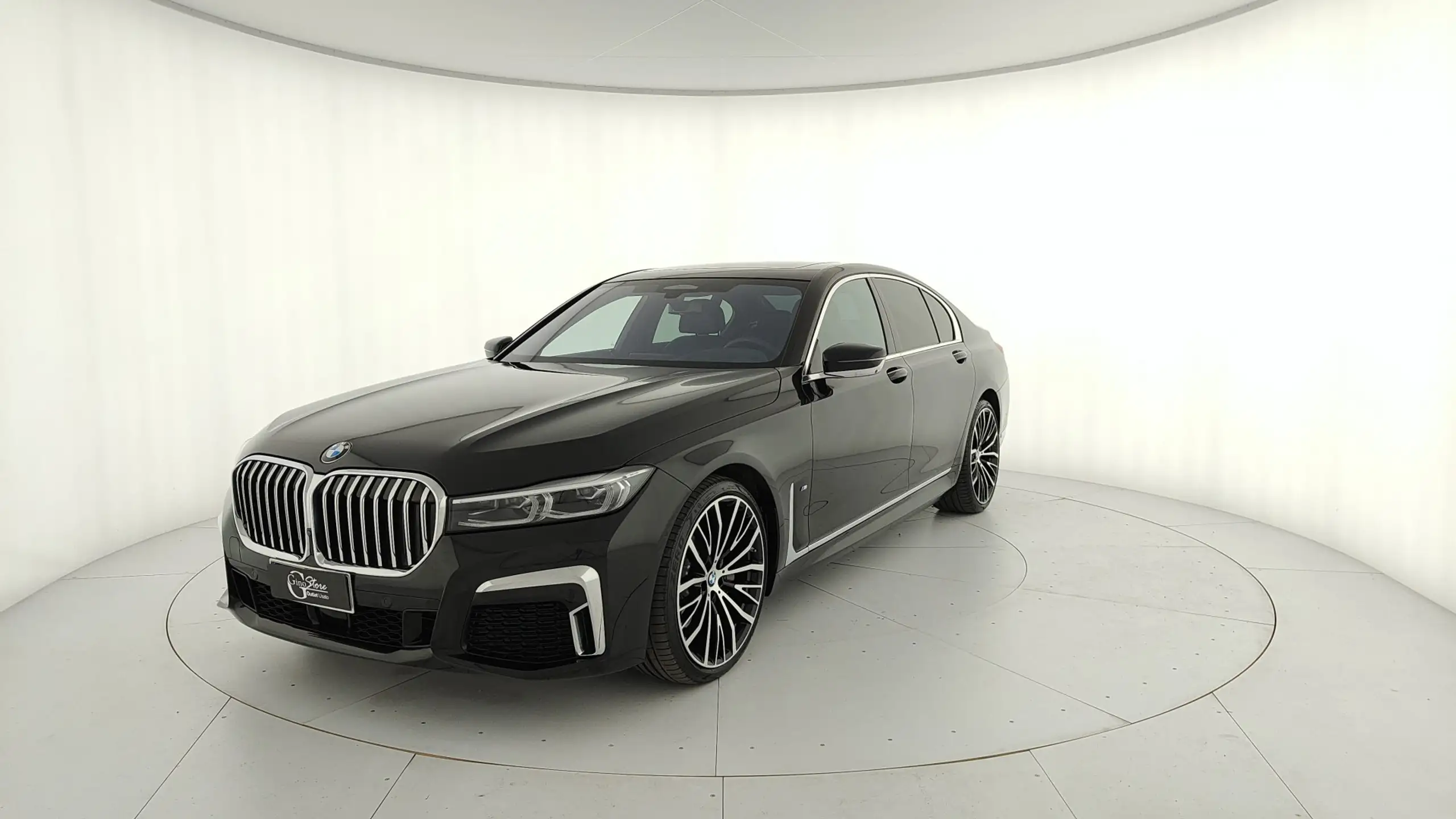 BMW - 730