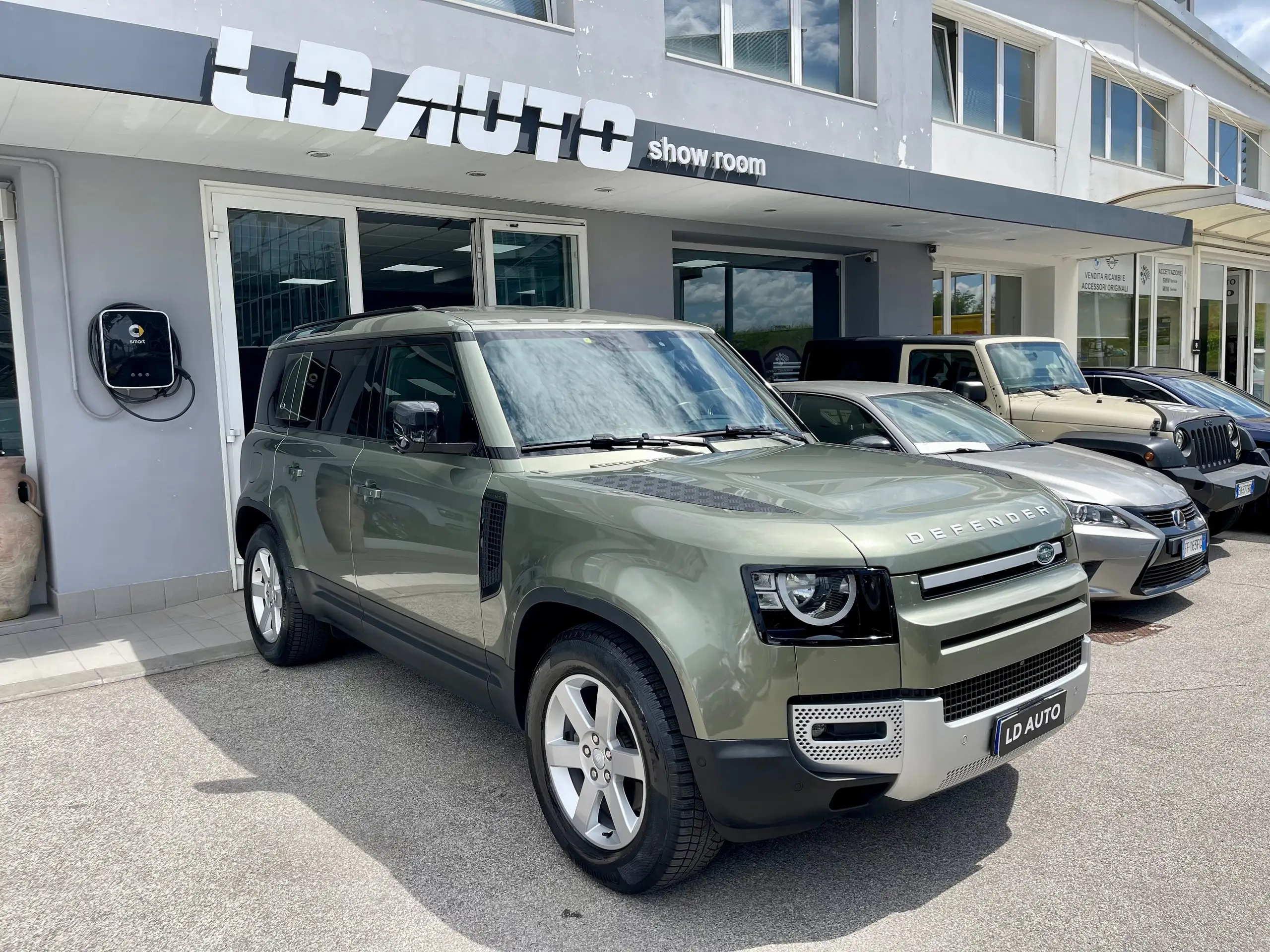 Land Rover - Defender