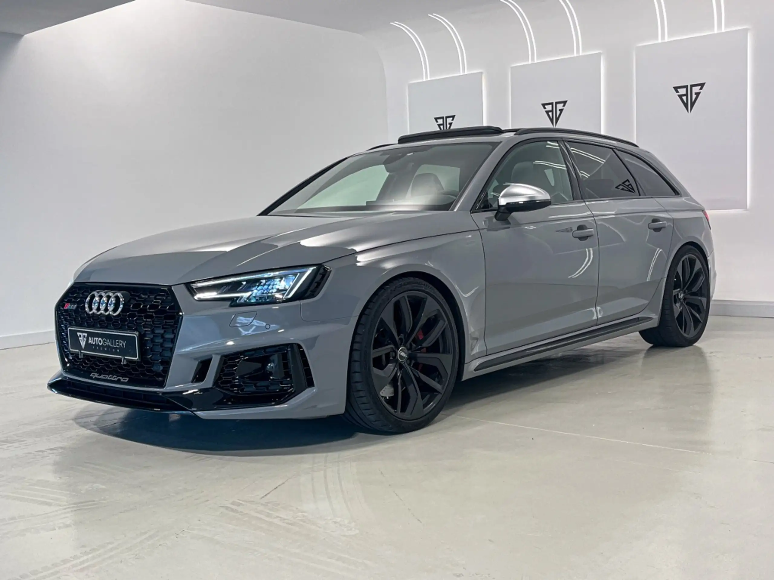 Audi - RS4