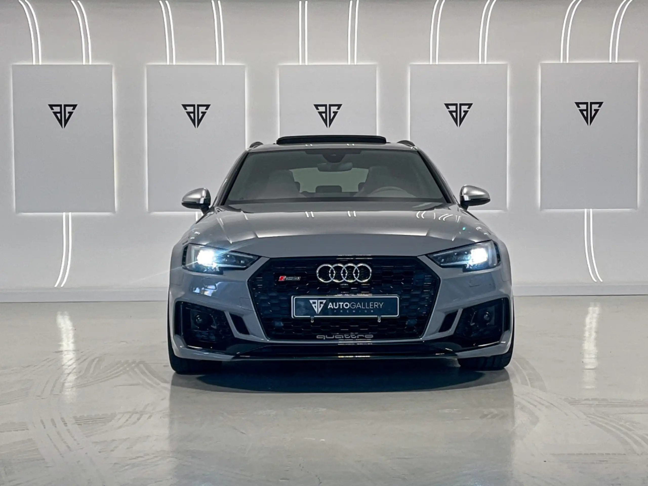 Audi - RS4