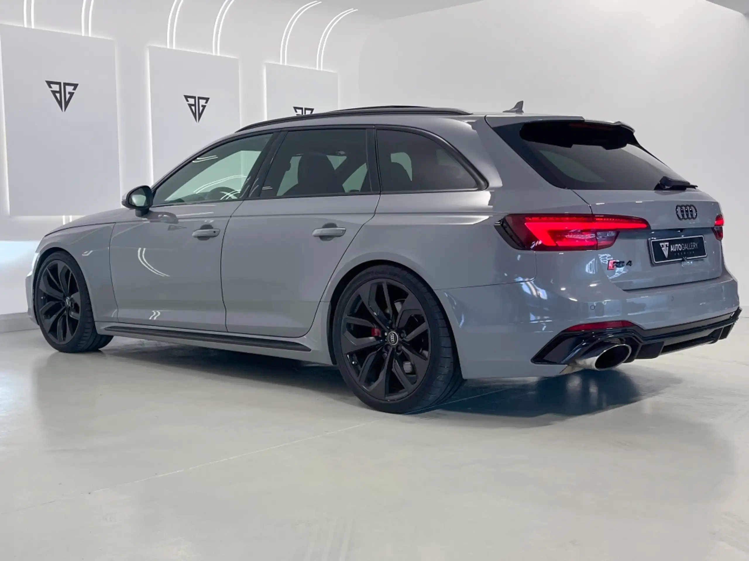 Audi - RS4