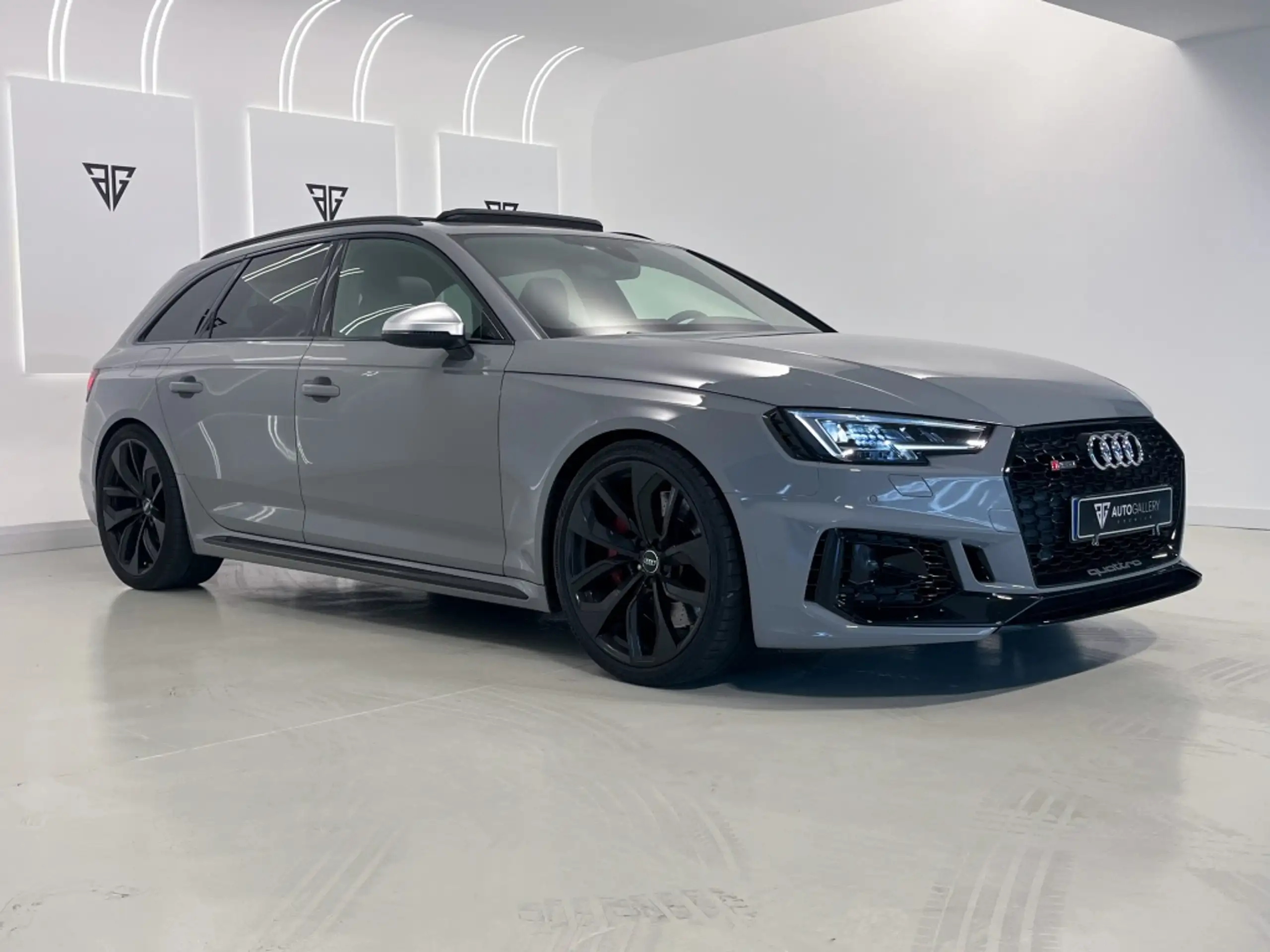 Audi - RS4