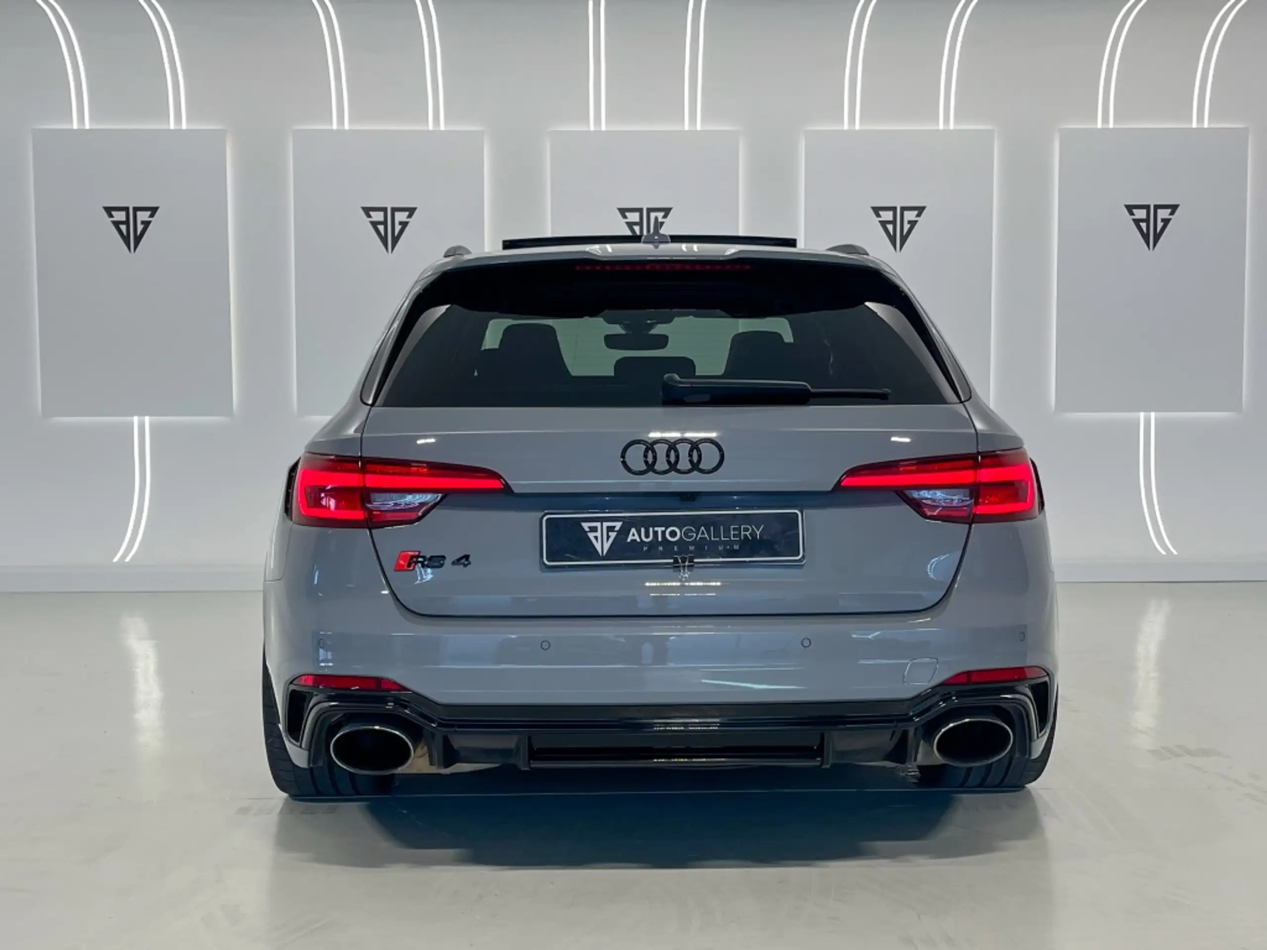 Audi - RS4