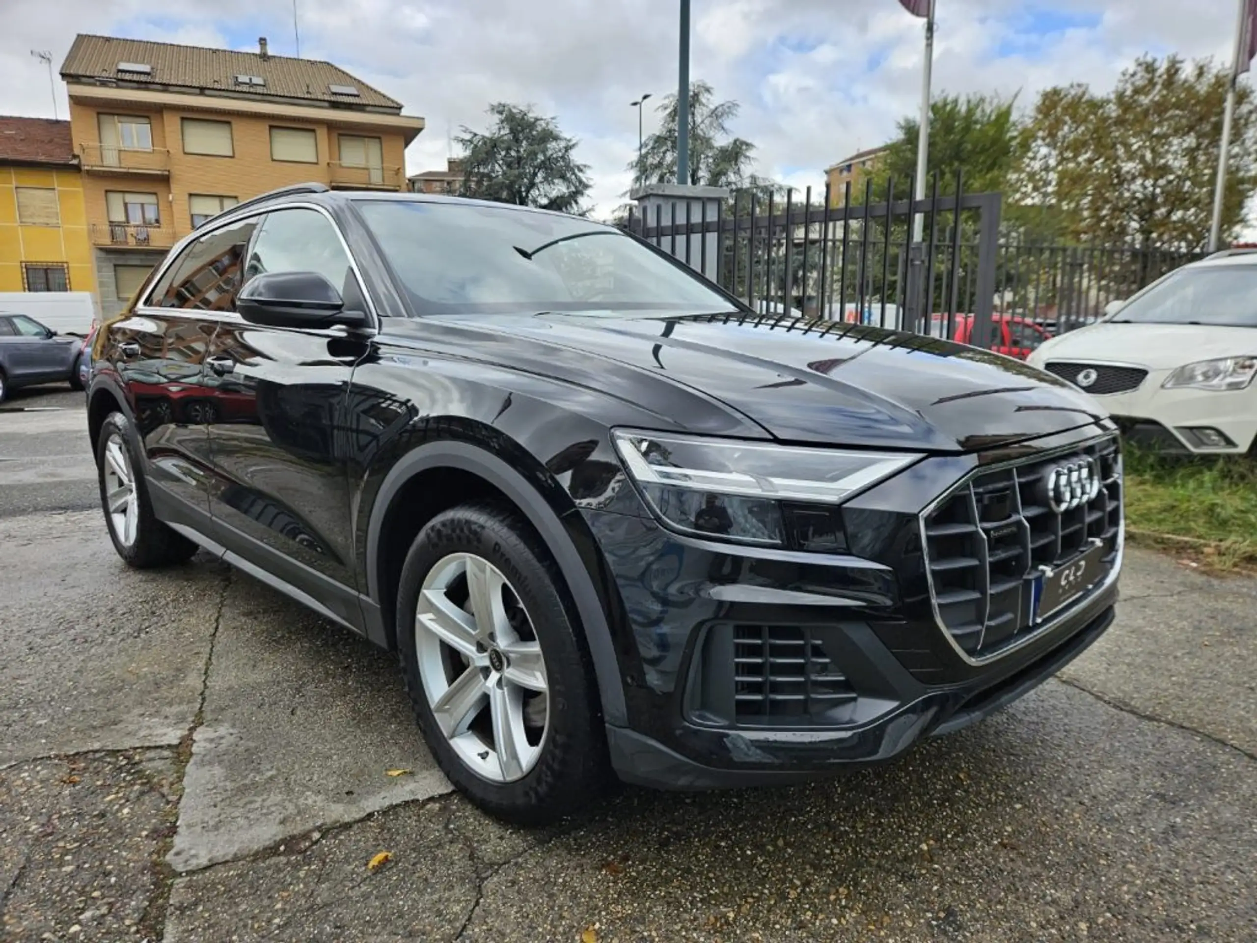 Audi - Q8