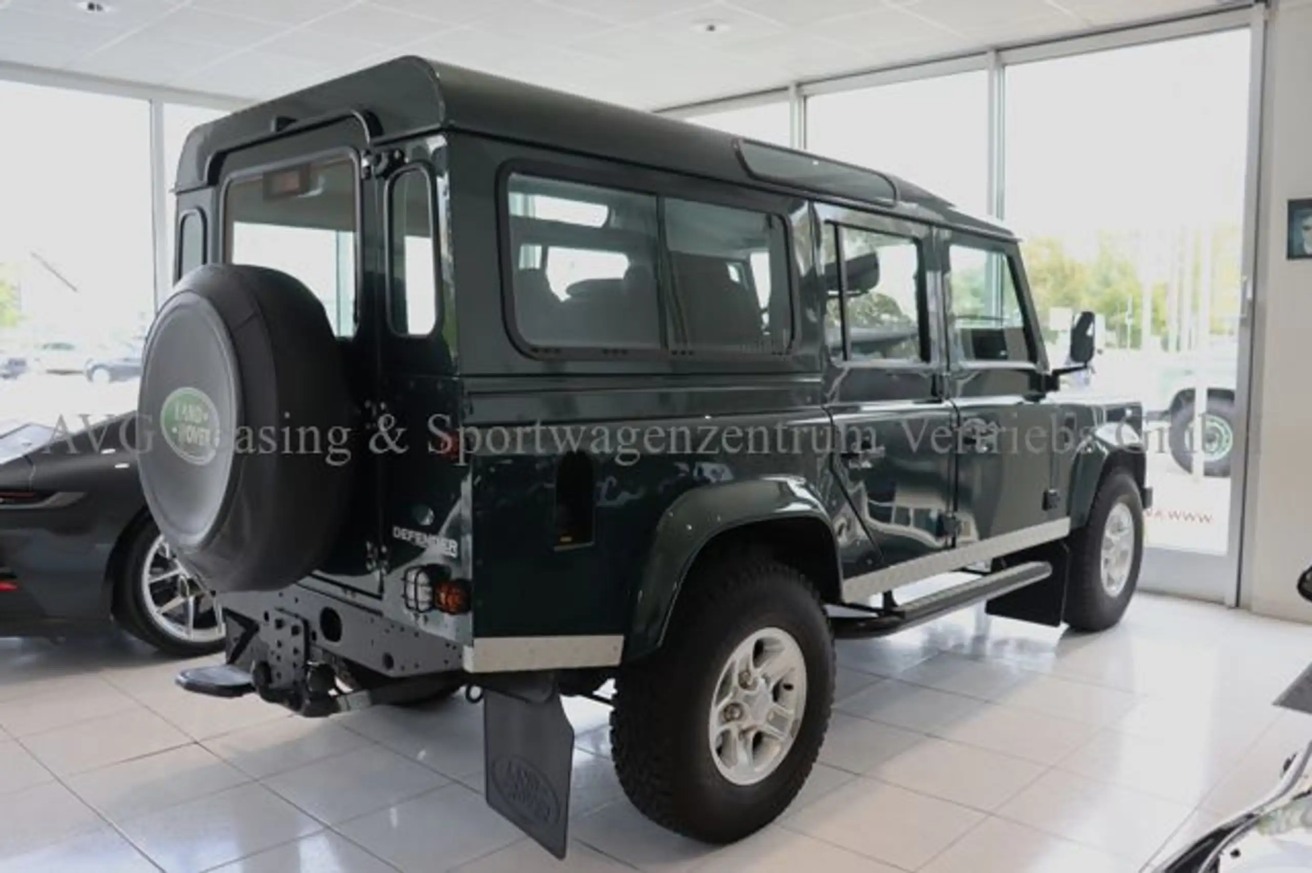 Land Rover - Defender